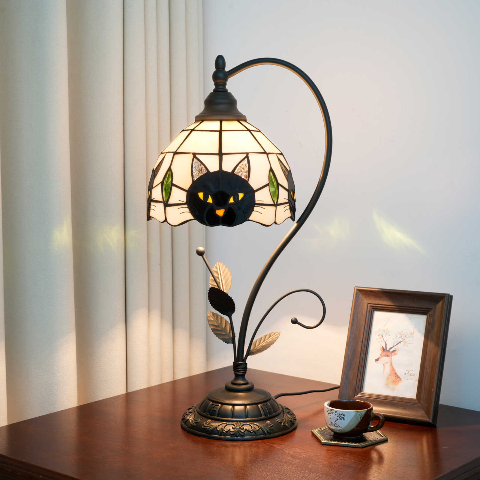 Blivuself Tiffany Lamp Cute Cure Little Black Cat Handmade Copper Foil Solder Stained Glass Table Lamp 8 Inches Elegant Arc Iron Mosaic Leaf Bracket Art Decoration Desk Lamp Reading Soft Light Is Not Dazzling Home Decoration Theme Store Atmosphere Sense Of The Object (OFU1457)
