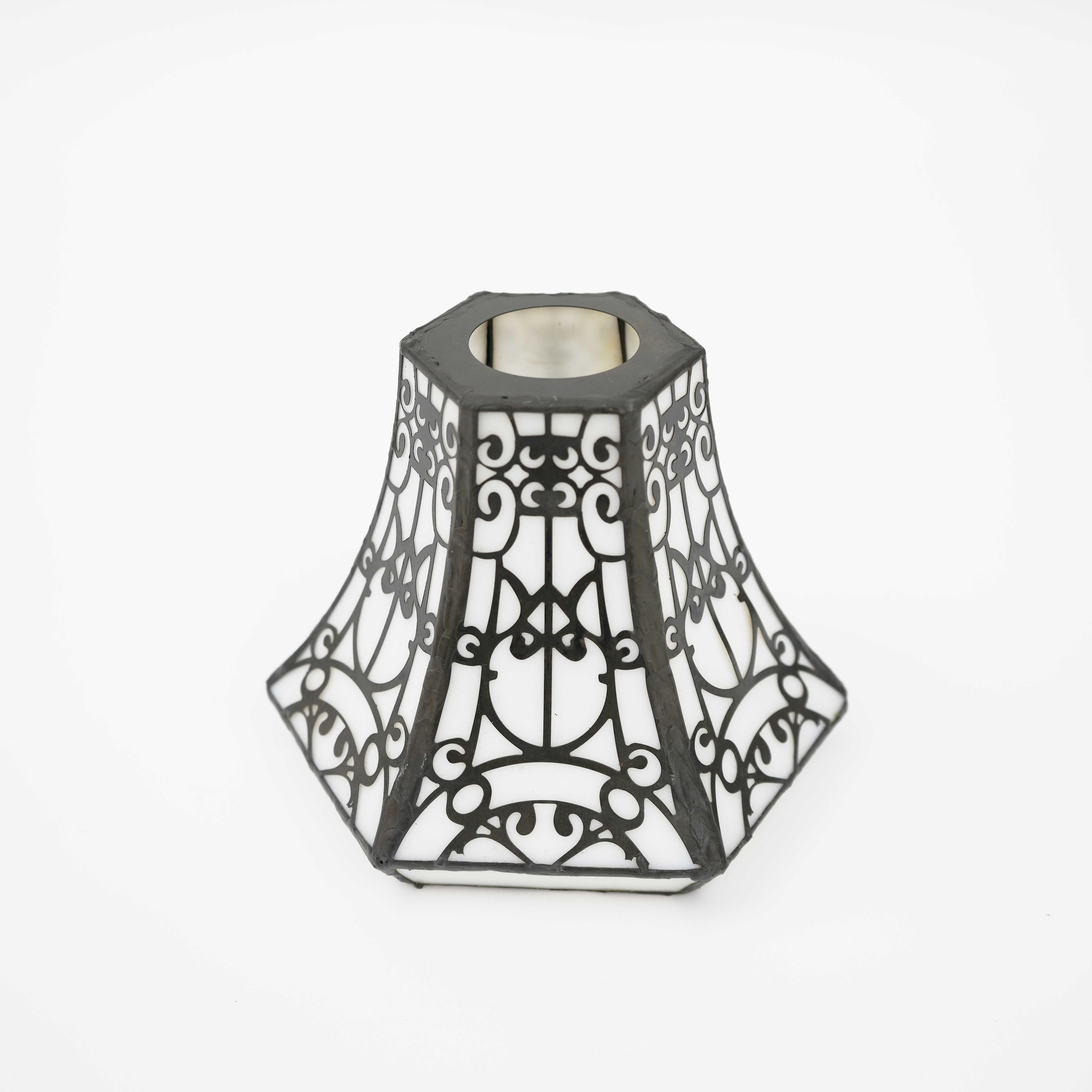 Blivuself Tiffany Lampshade 6 Inch Black Copper Mesh Manual Welding Colored Glass Lampshade Black And White Hollow Pattern Color Glass Lamp Accessories 1pcs For Desk Lamp Ceiling Lamp Wall Lamp Chandelier WX3004D