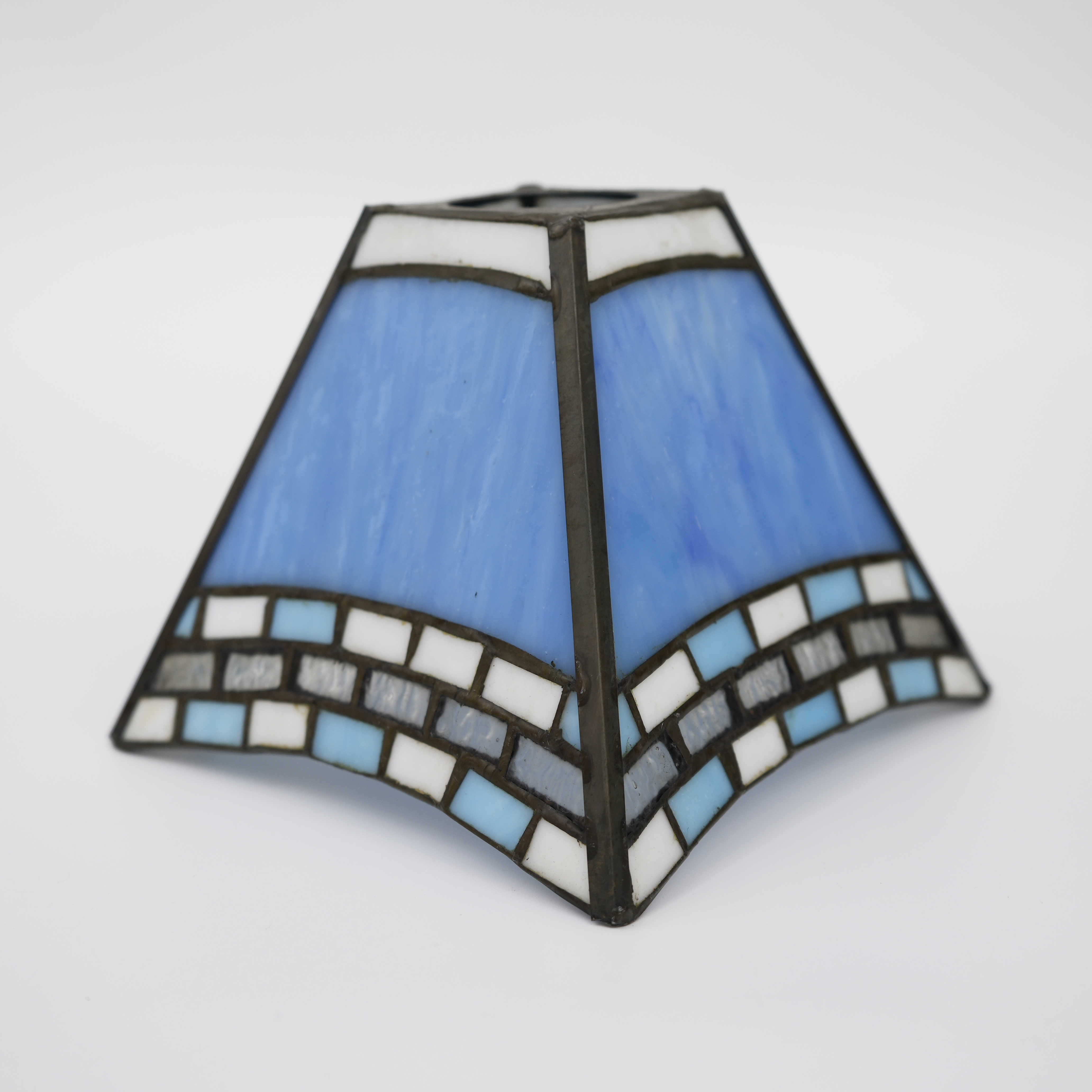 Blivuself Tiffany Lampshade 6 Inch Blue Dovetail Manual Welding Stained Glass Lamp Light Blue White Gray Mosaic Splicing Manual Replacement Accessories Lampshade 1pcs For Desk Lamp Ceiling Lamp Wall Lamp Chandelier WX3002D