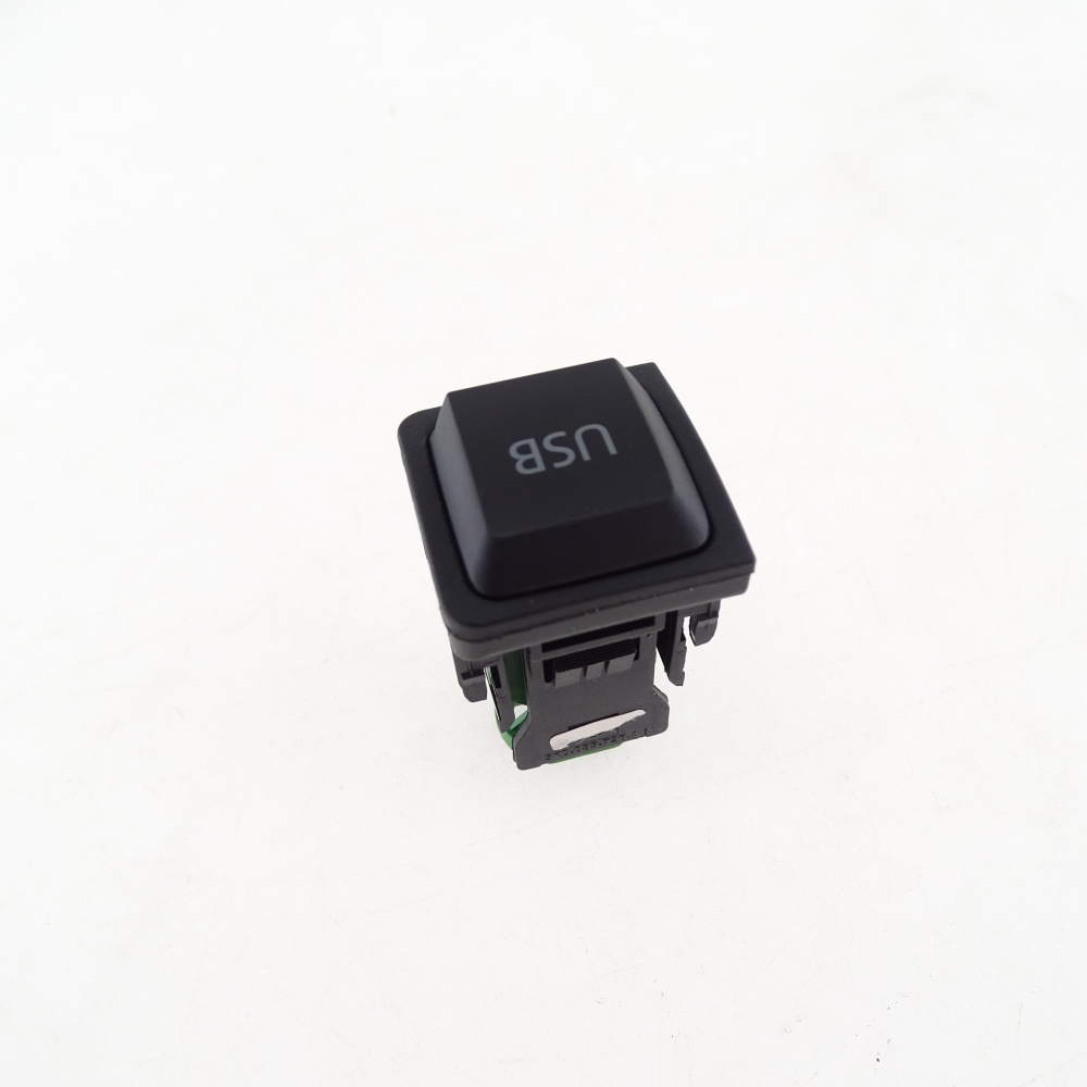 Center Console USB Socket 5KD035726A for Jetta MK5 2005 2013 For Golf MK6 Compatible with RCD300 RCD510 Car Replacement Part