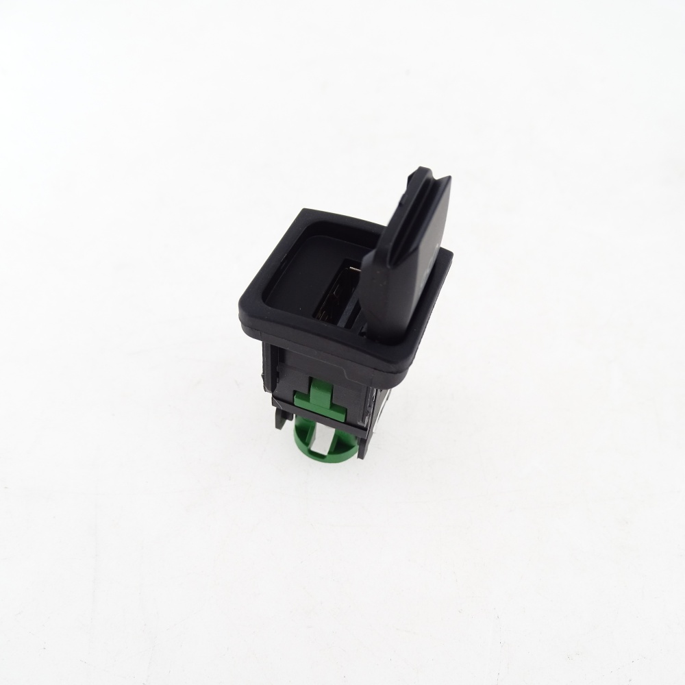 Center Console USB Socket 5KD035726A for Jetta MK5 2005 2013 For Golf MK6 Compatible with RCD300 RCD510 Car Replacement Part