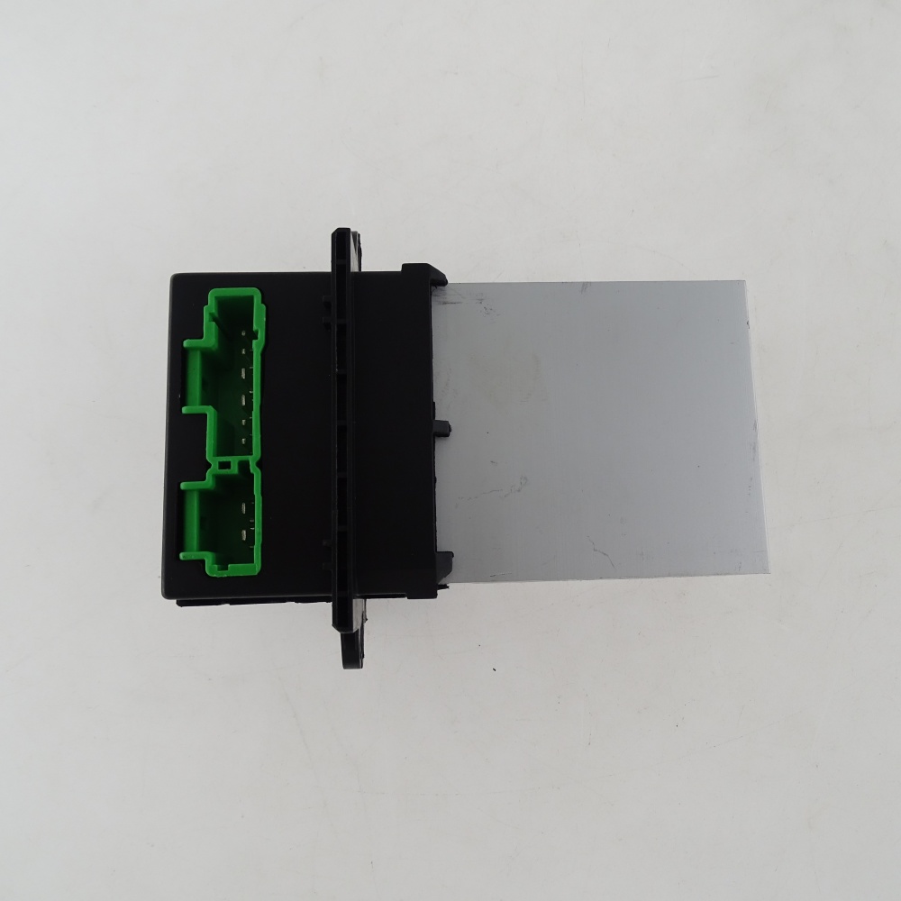 Car Blower Motor Resistor for Renault for Citroen C2 C3 C5 for Peugeot 406 107 207 607 7701207718 7701048390 6441.L2 27761-AX010