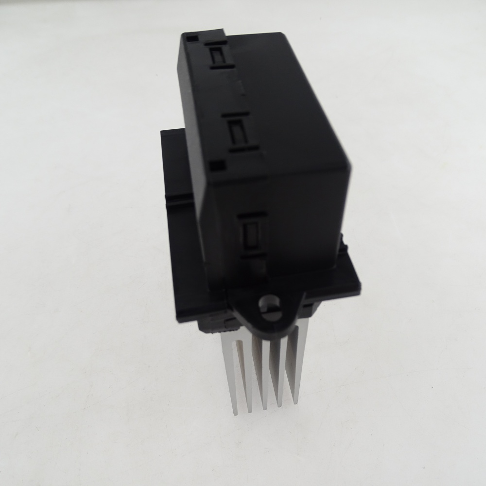Car Blower Motor Resistor for Renault for Citroen C2 C3 C5 for Peugeot 406 107 207 607 7701207718 7701048390 6441.L2 27761-AX010