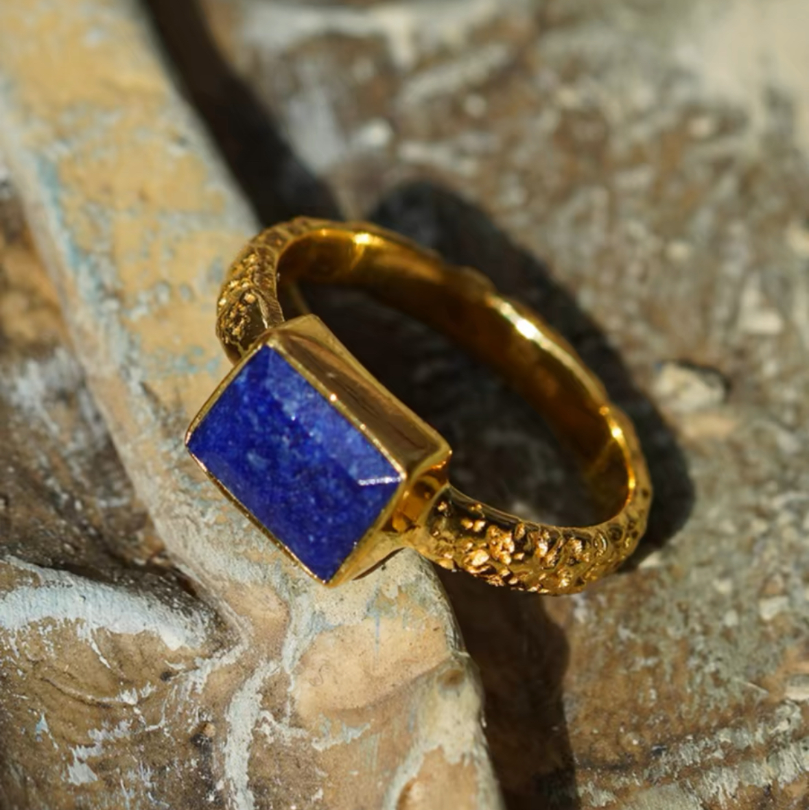 Lotus Mann Lapis Lazuli Silver Ring