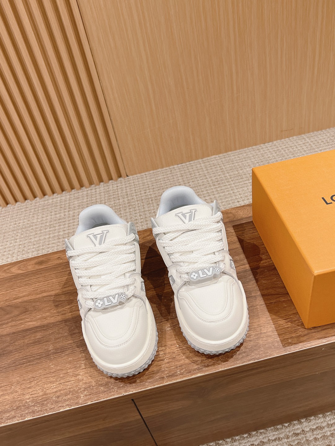 Louis Vuitton Trainer Maxi sneaker gray