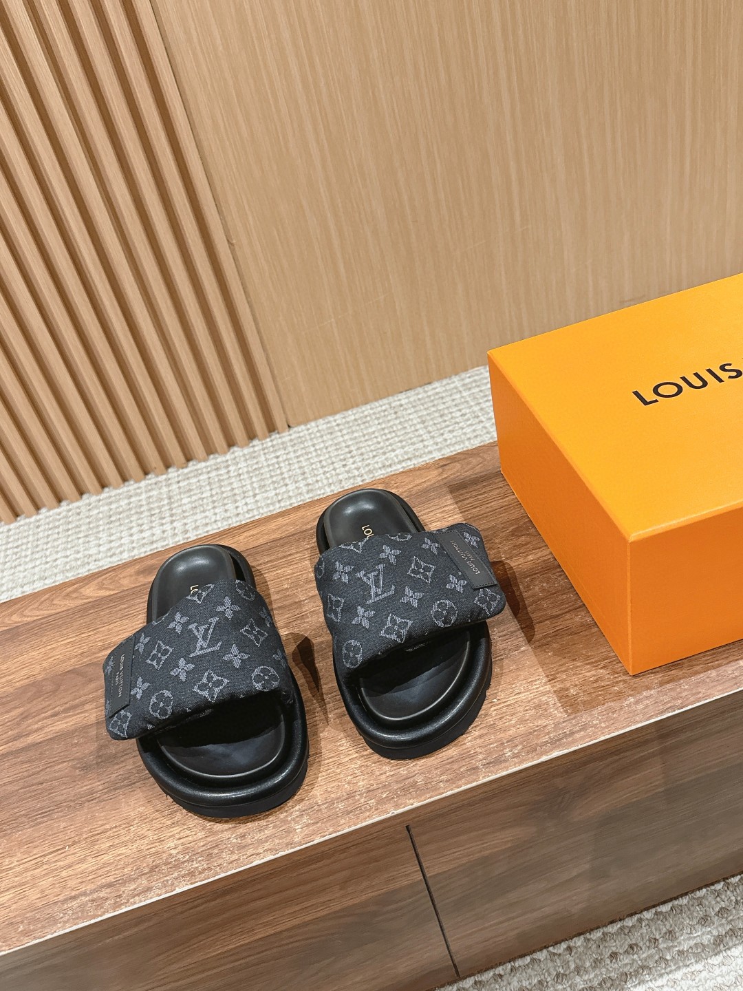 Louis Vuitton Pool Pillow Comfort denim slippers black