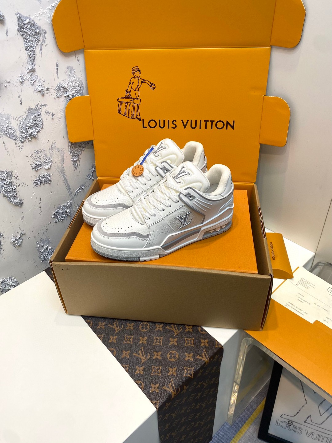 Louis Vuitton Trainer Sneakers Special Edition white 