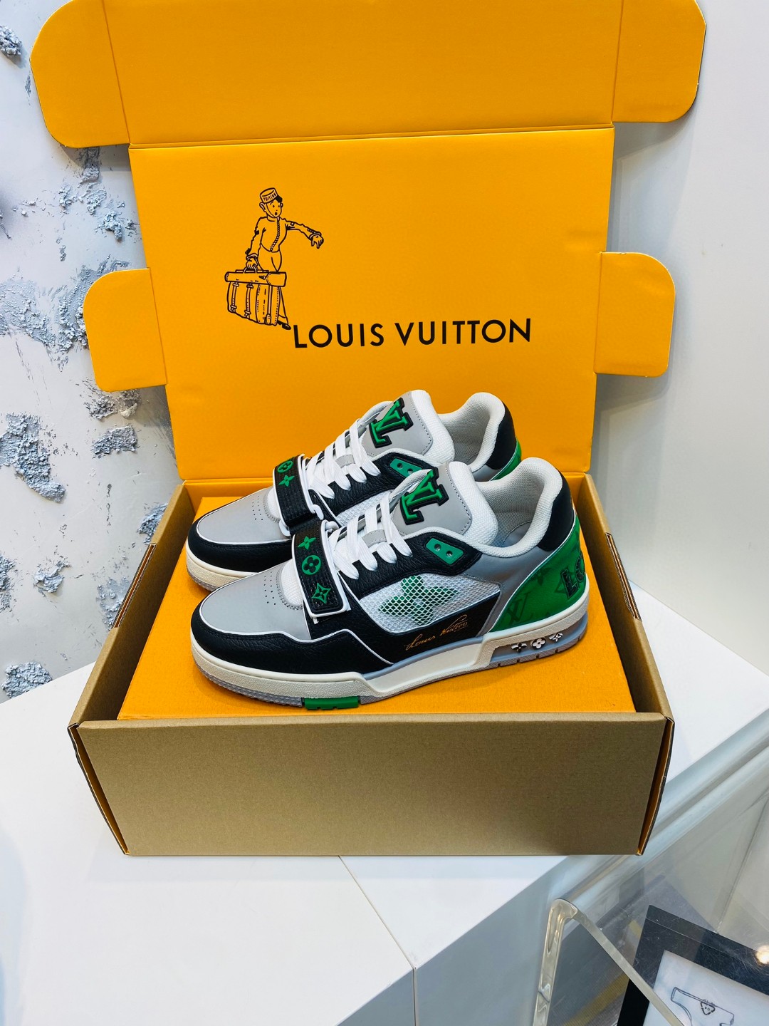 Louis Vuitton Trainer leather sneakers black green white
