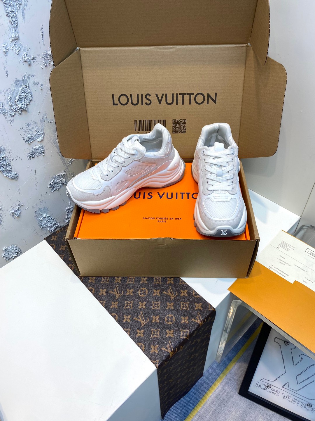 Louis Vuitton Run 55 sneakers white