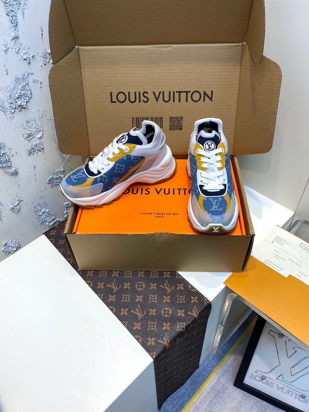 Louis Vuitton Run 55 sneakers blue yellow