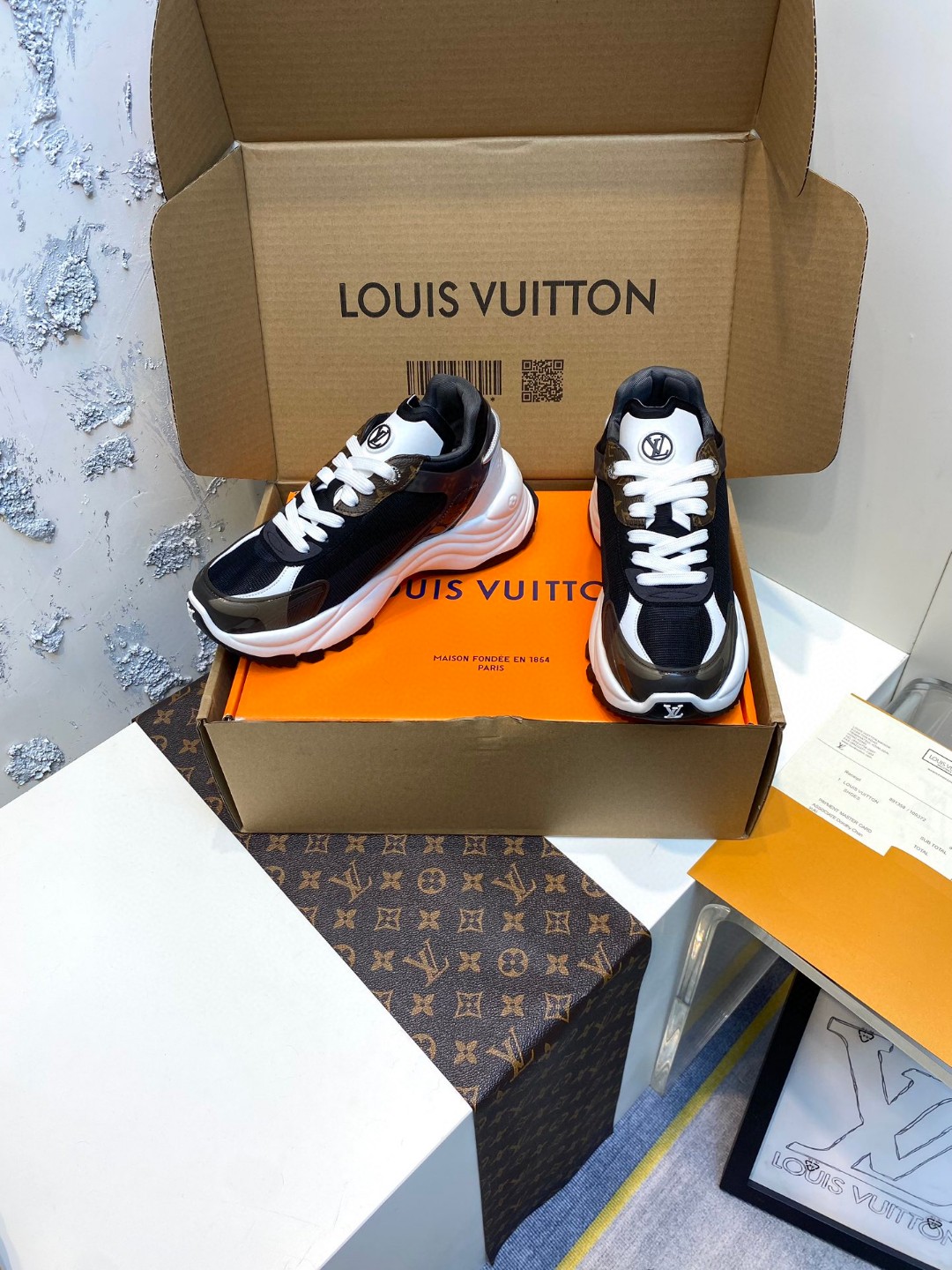 Louis Vuitton Run 55 sneakers black brown