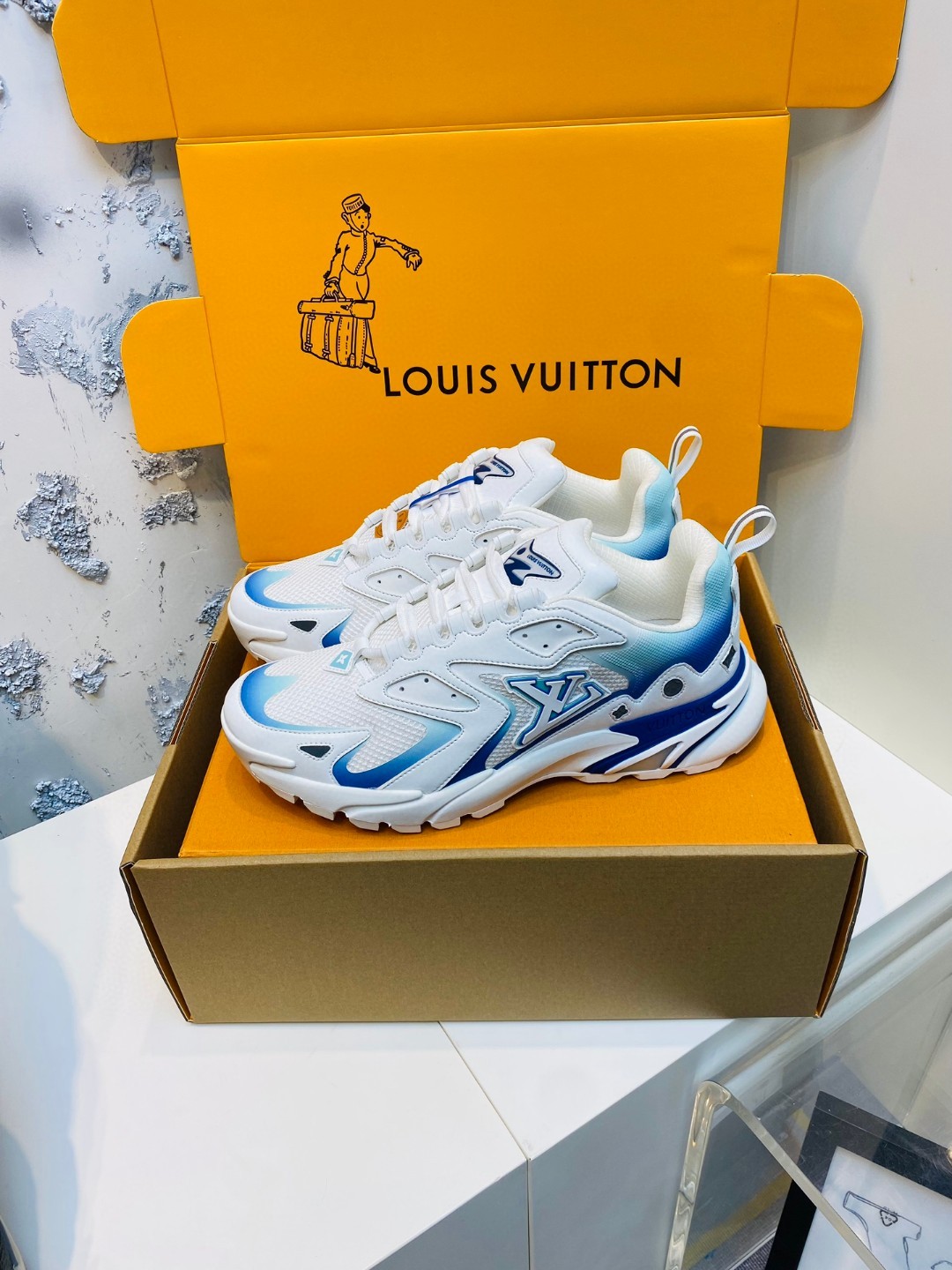Louis Vuitton Runner Tatic sneakers white blue