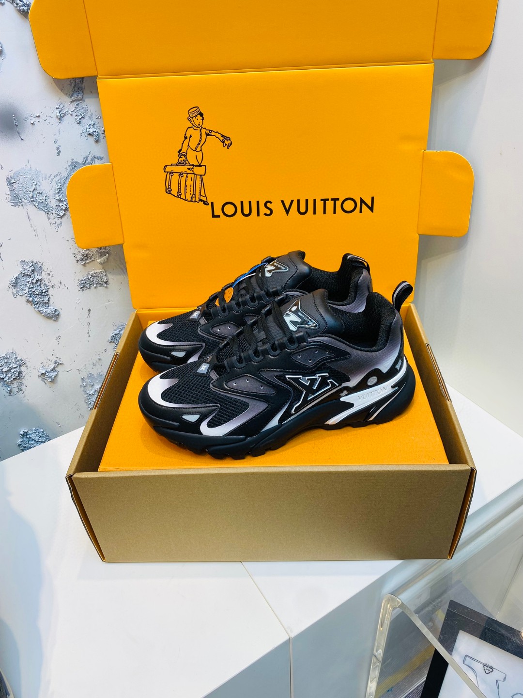 Louis Vuitton Runner Tatic sneakers black white