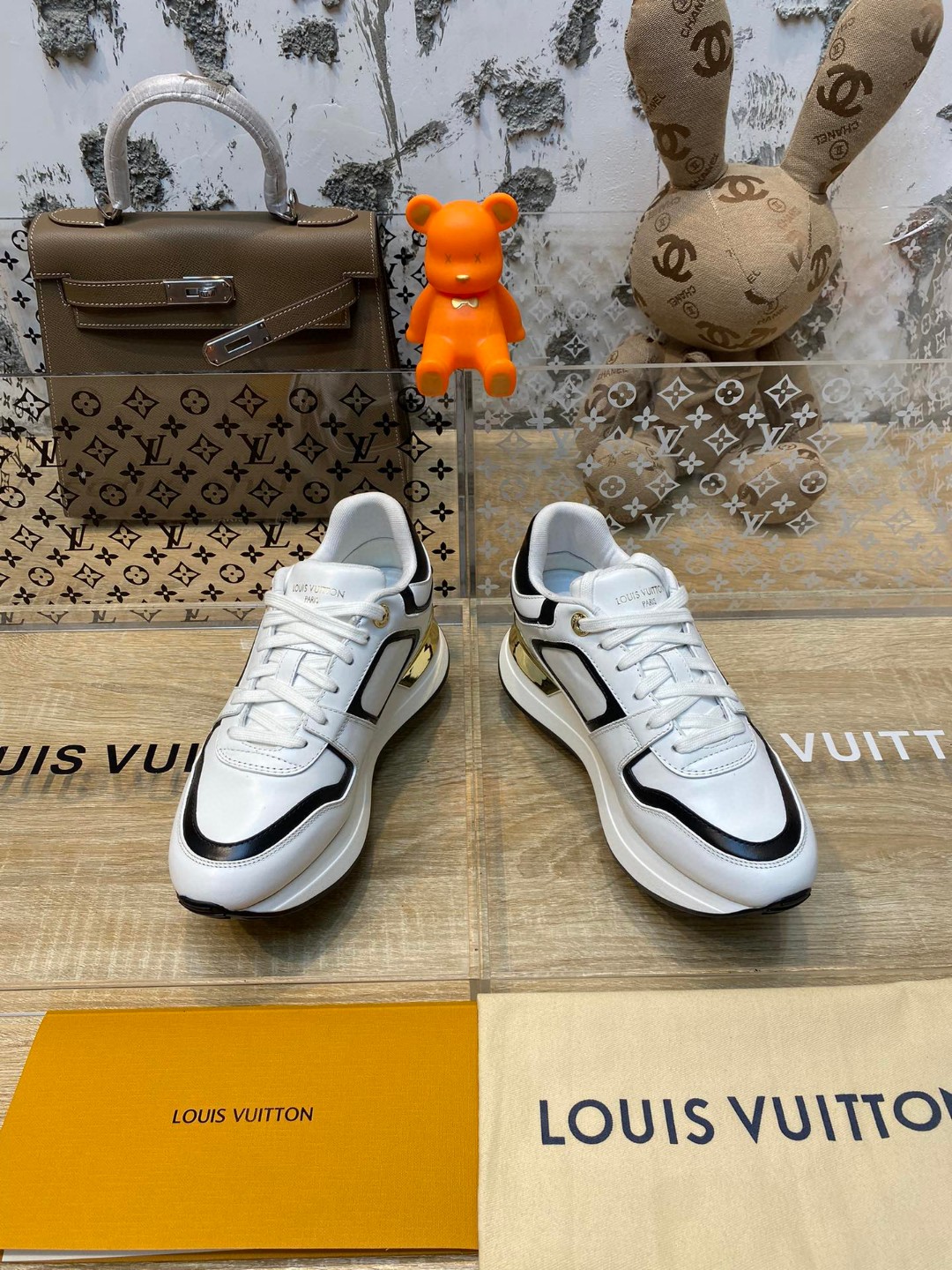 Louis Vuitton Run Away sneakers white black 