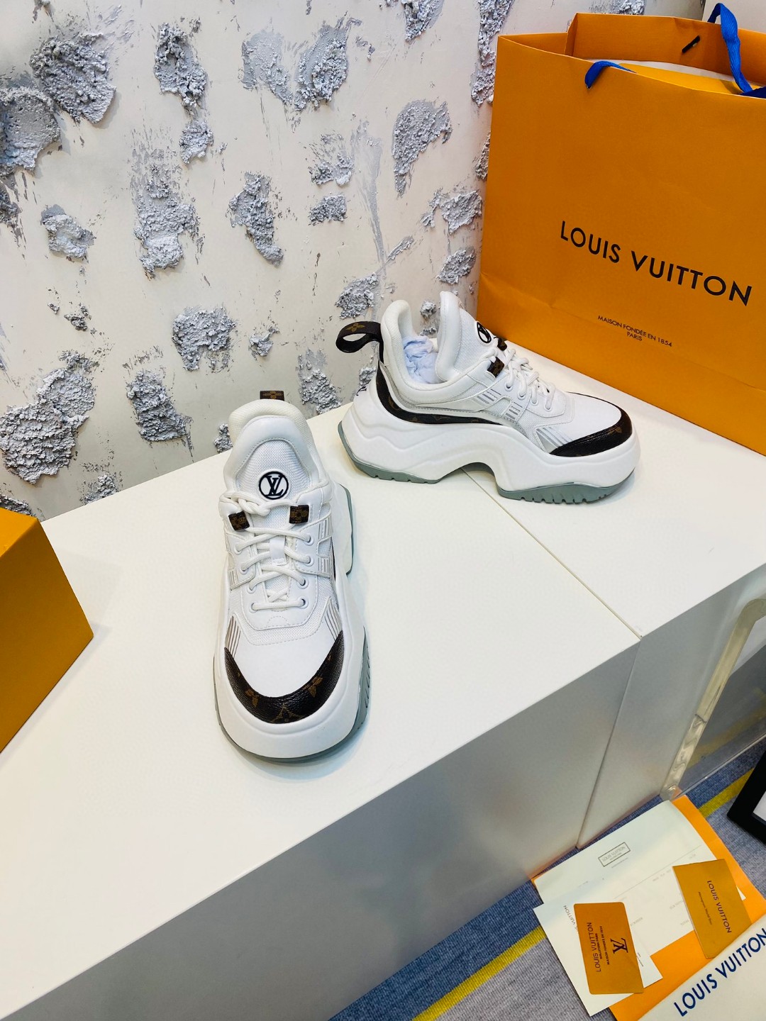 Louis Vuitton Cruise Archlight white brown