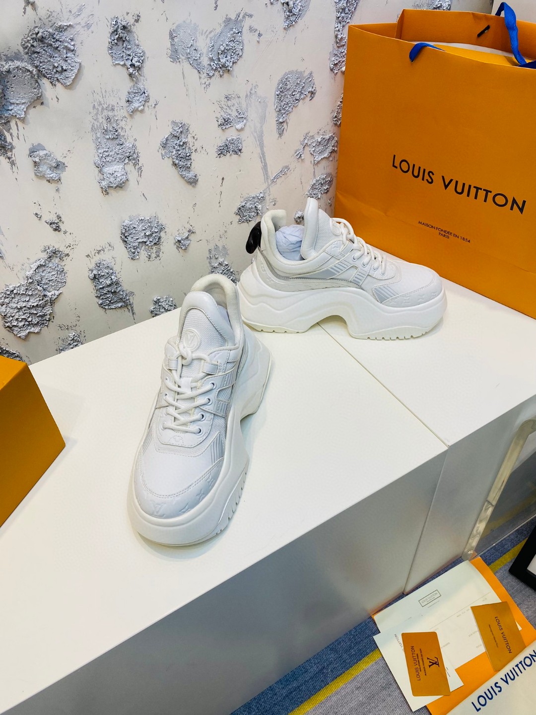 Louis Vuitton Cruise Archlight white blue