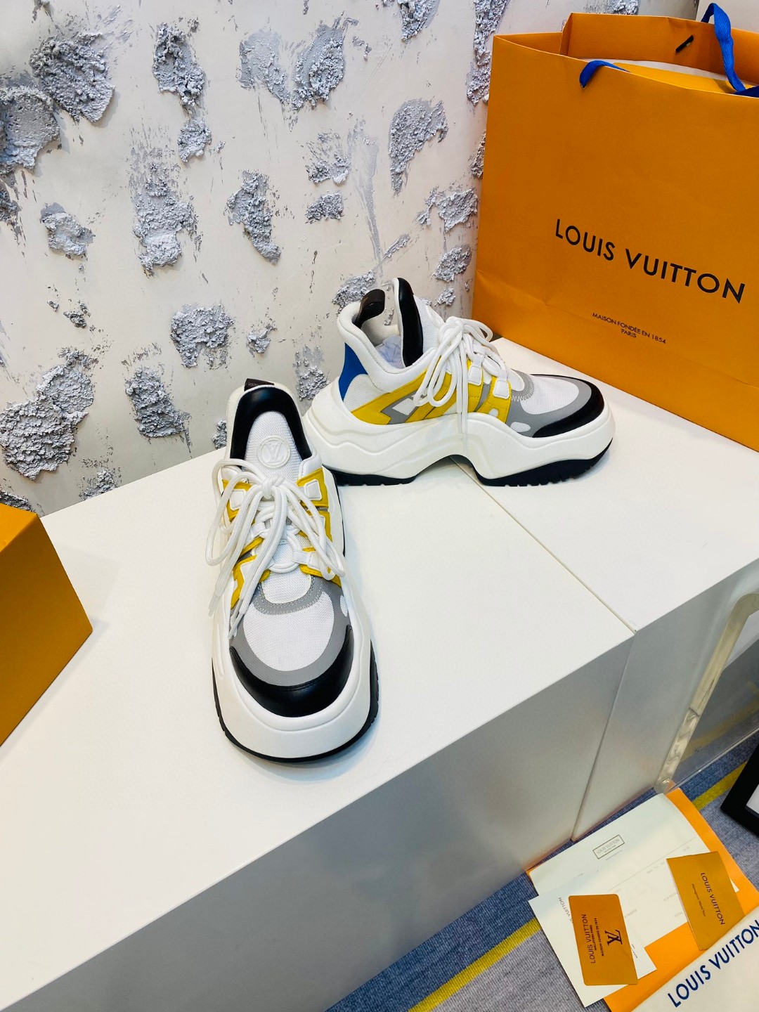 Louis Vuitton Cruise Archlight tie white yellow blue