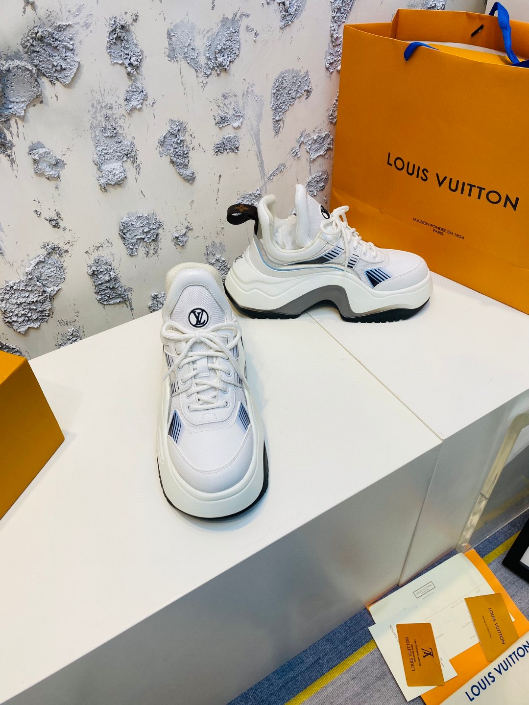 Louis Vuitton Cruise Archlight white black blue