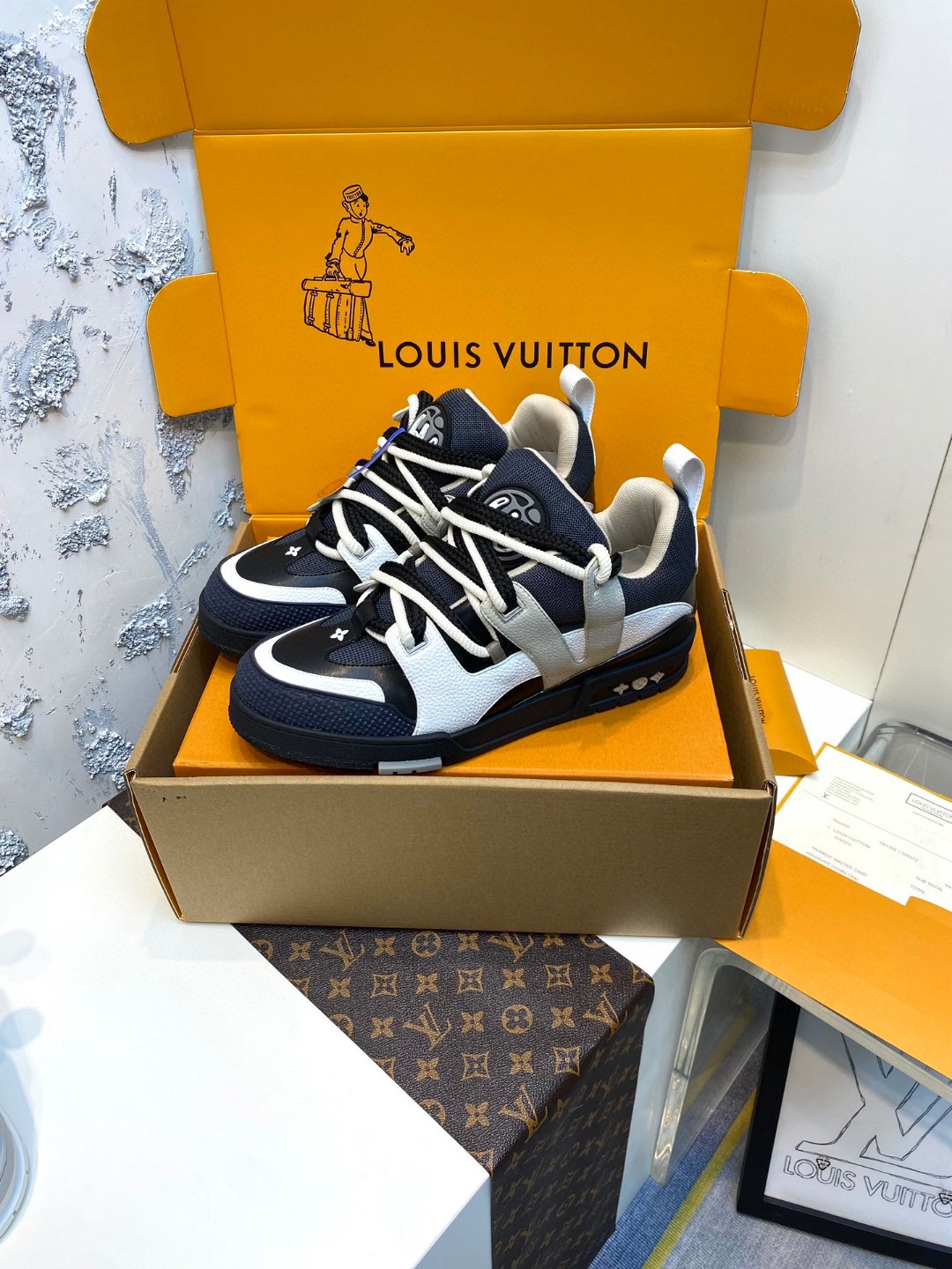 Louis Vuitton Skate sneakers  black white
