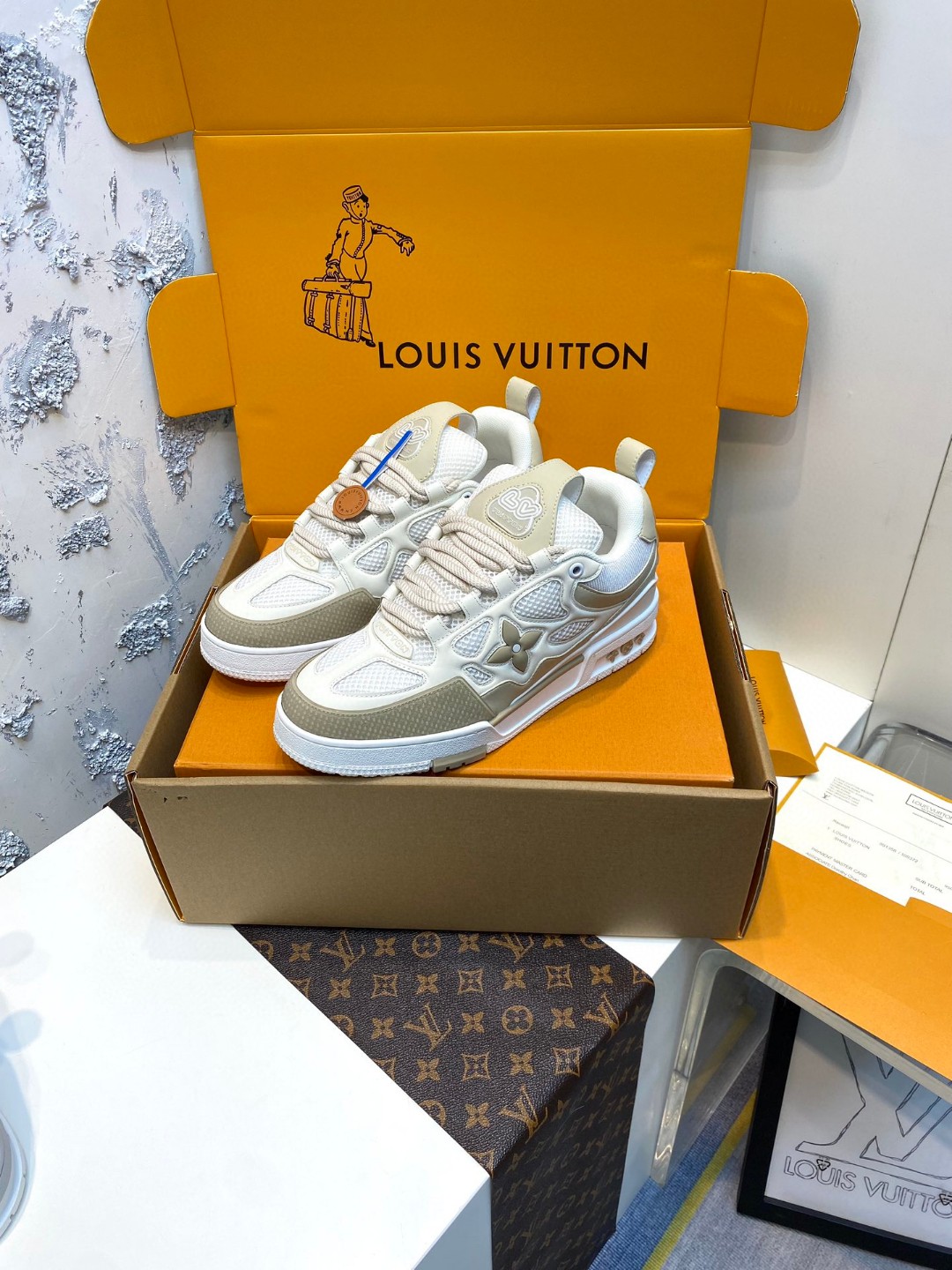 Louis Vuitton Skate flower sneakers white grey
