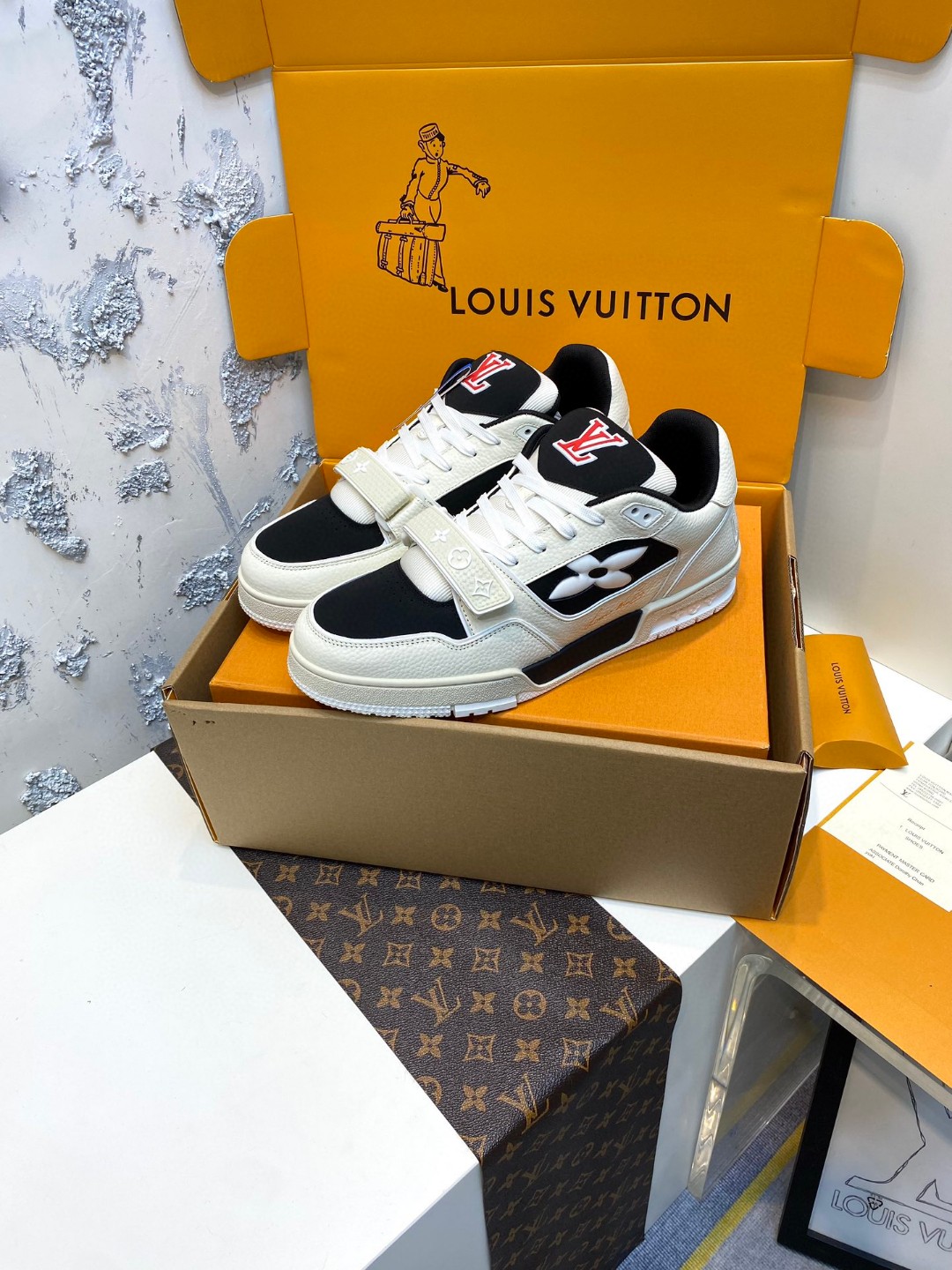 Louis Vuitton Skate Clover sneakers white black