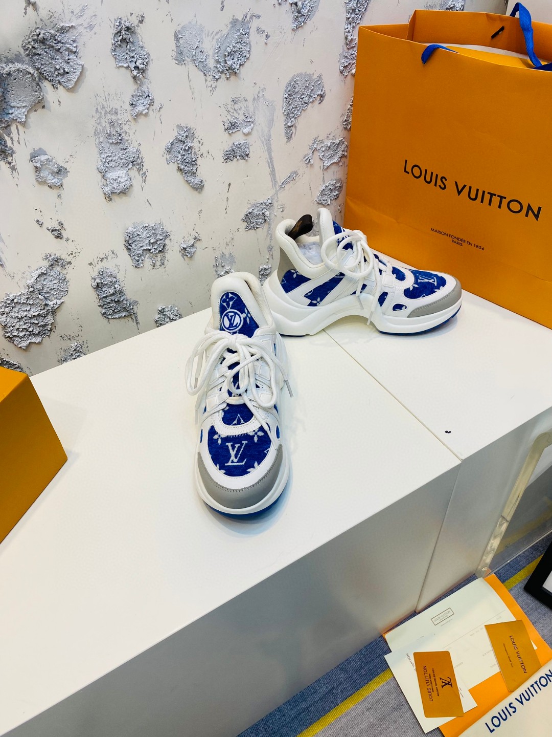 Louis Vuitton Cruise Archlight logo blue white