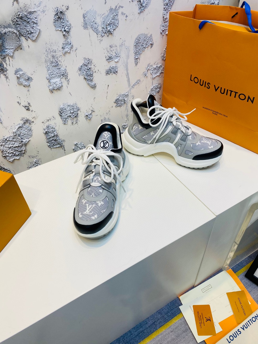 Louis Vuitton Cruise Archlight logo grey black