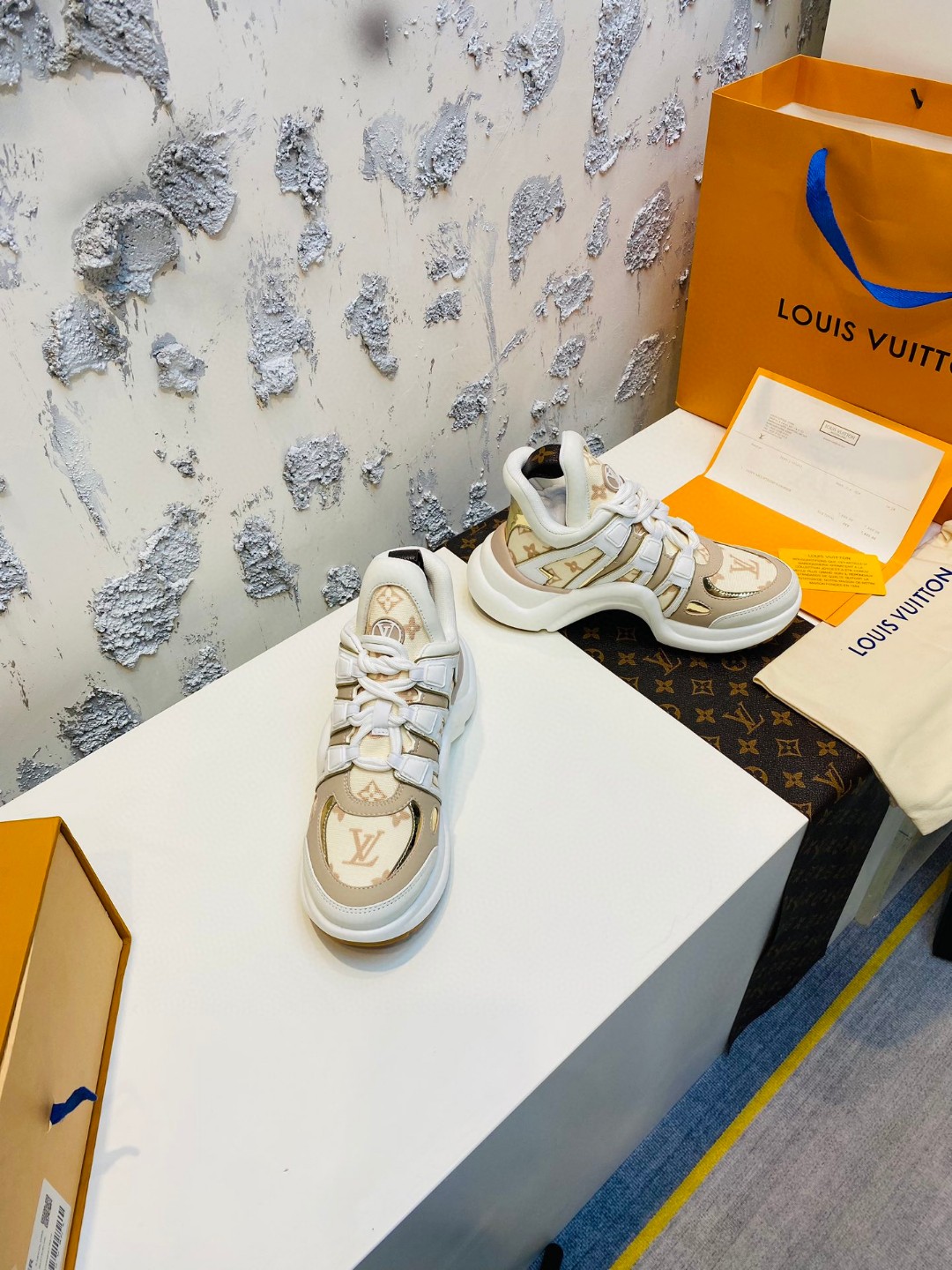 Louis Vuitton Cruise Archlight logo white apricot