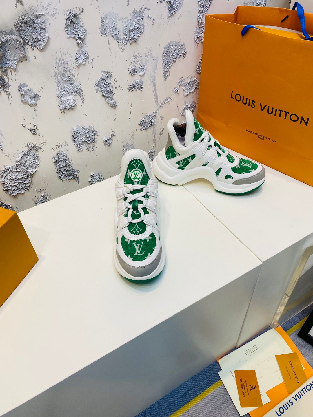 Louis Vuitton Cruise Archlight logo white green