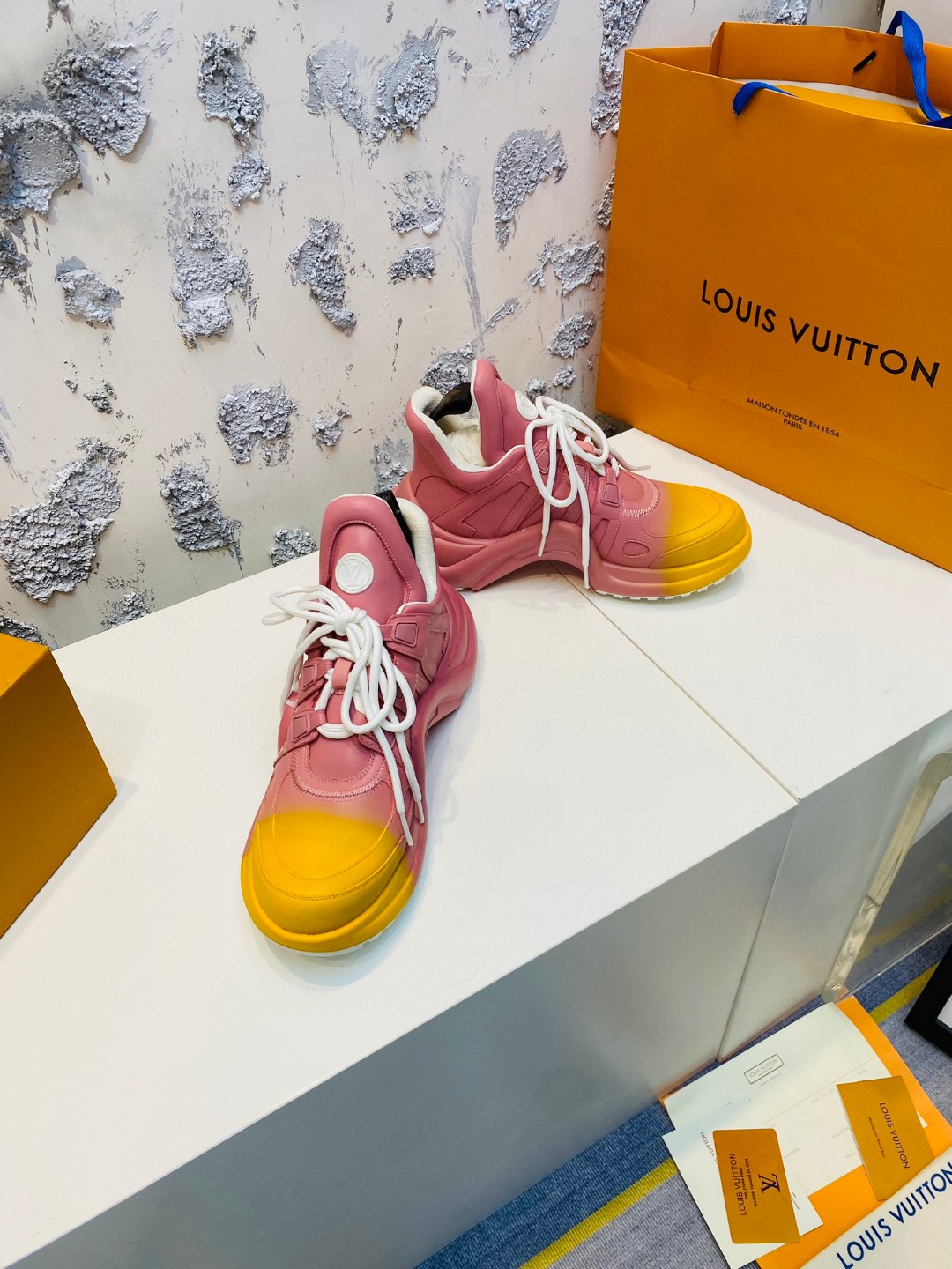 Louis Vuitton Cruise Archlight tie pink yellow