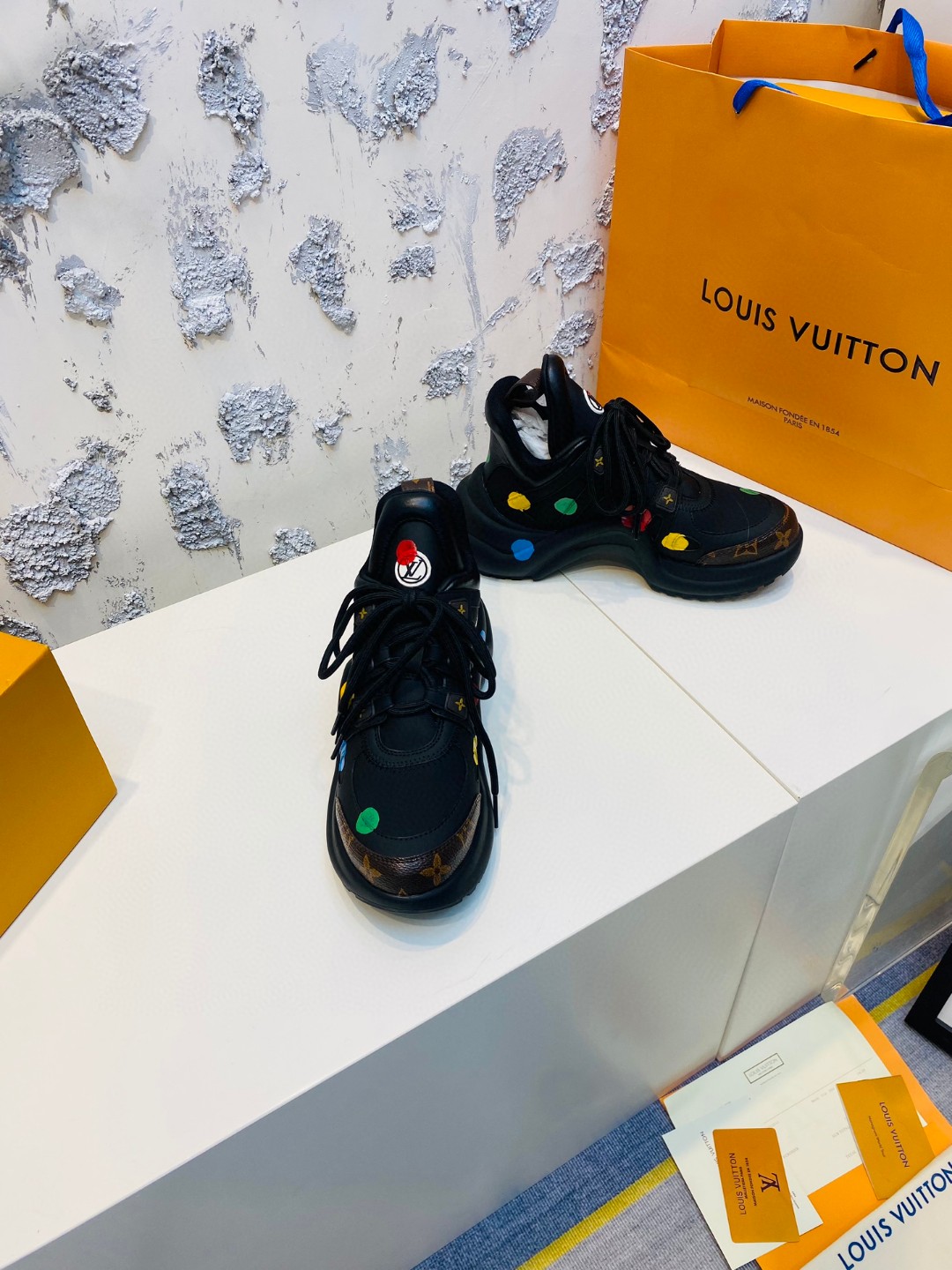 Louis Vuitton Cruise Archlight tie balck brown