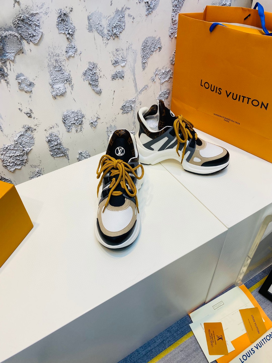 Louis Vuitton Cruise Archlight tie white brown grey