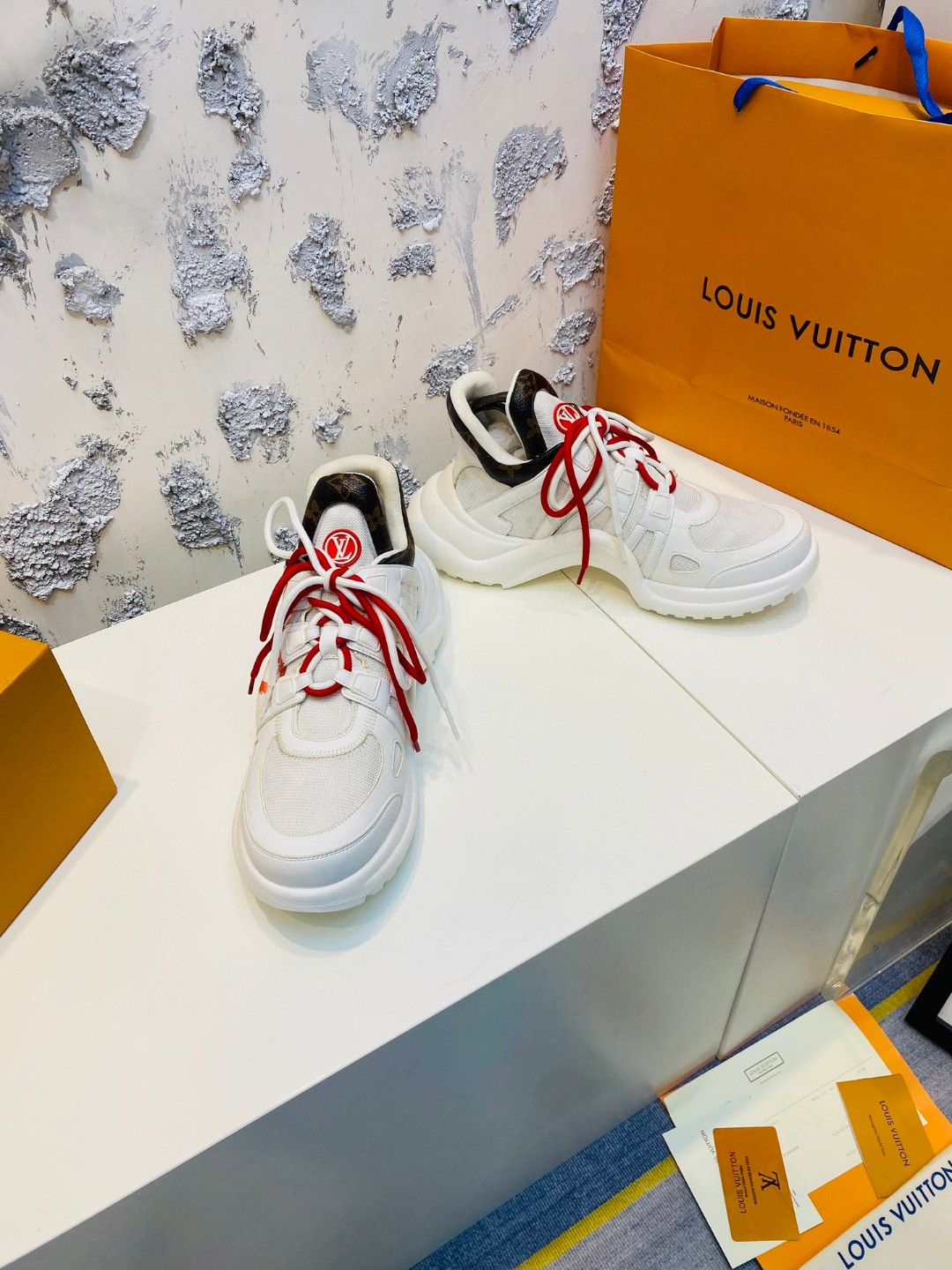 Louis Vuitton Cruise Archlight tie white red