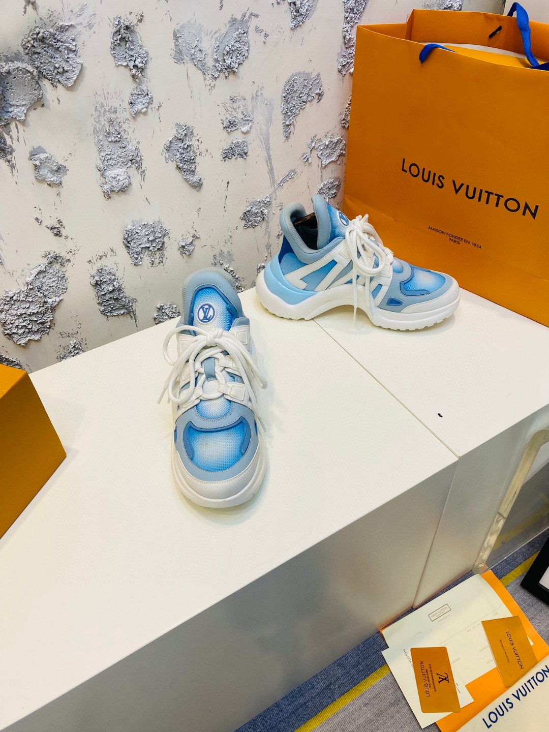 Louis Vuitton Cruise Archlight tie blue white