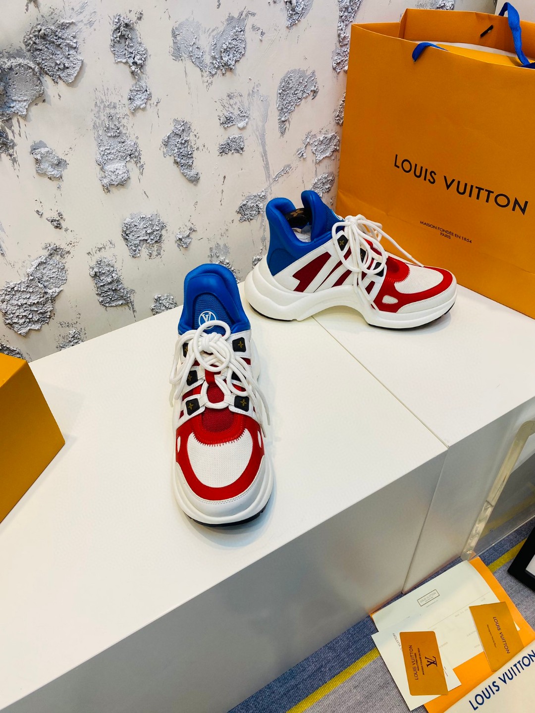 Louis Vuitton Cruise Archlight tie white red blue