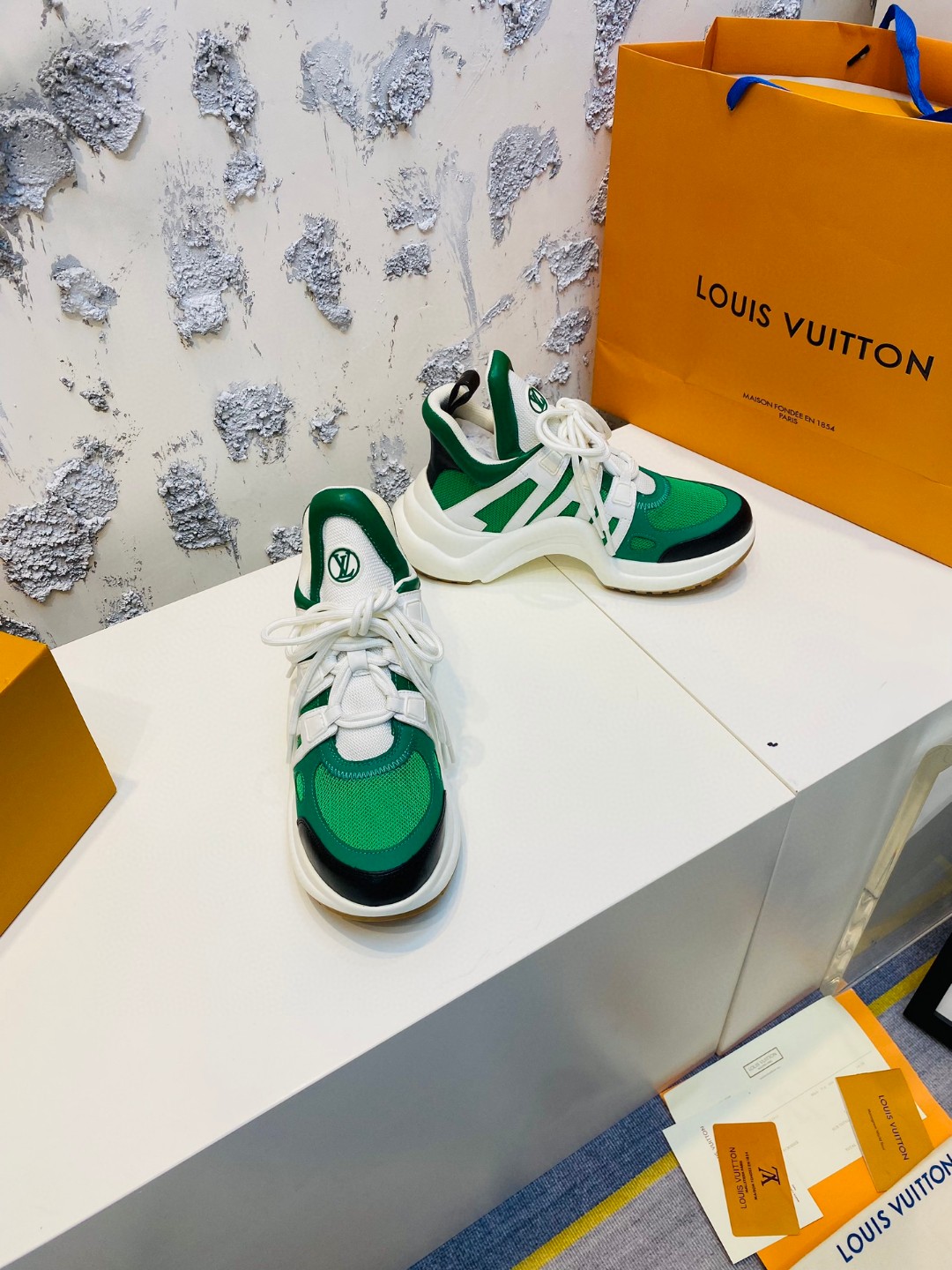 Louis Vuitton Cruise Archlight tie green white