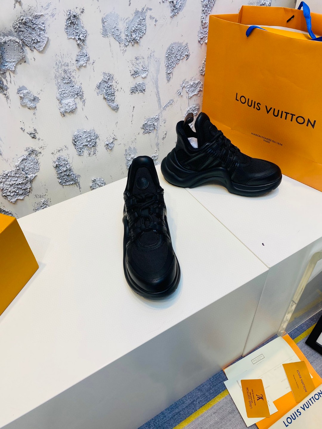 Louis Vuitton Cruise Archlight black