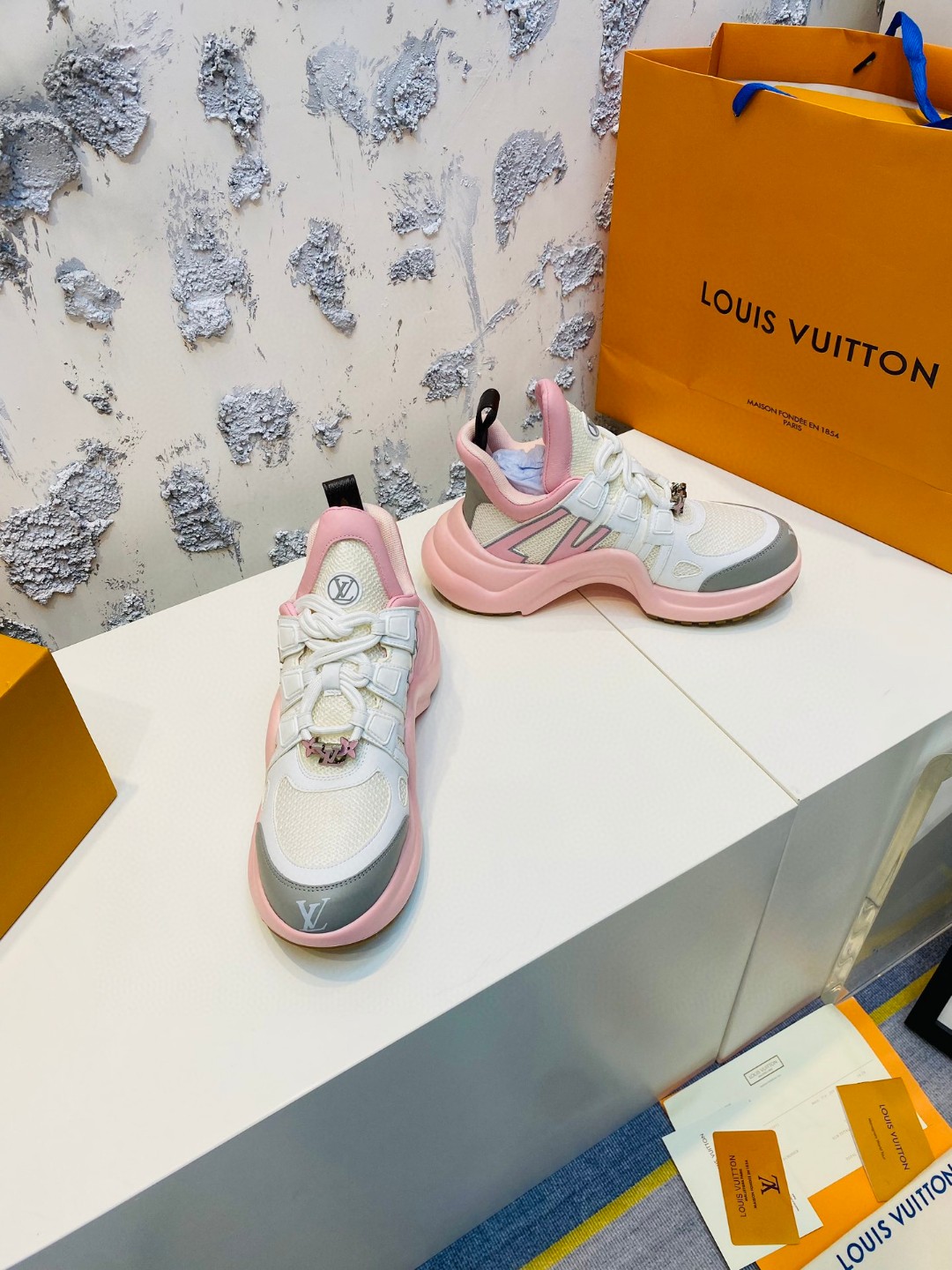 Louis Vuitton Cruise Archlight white pink grey