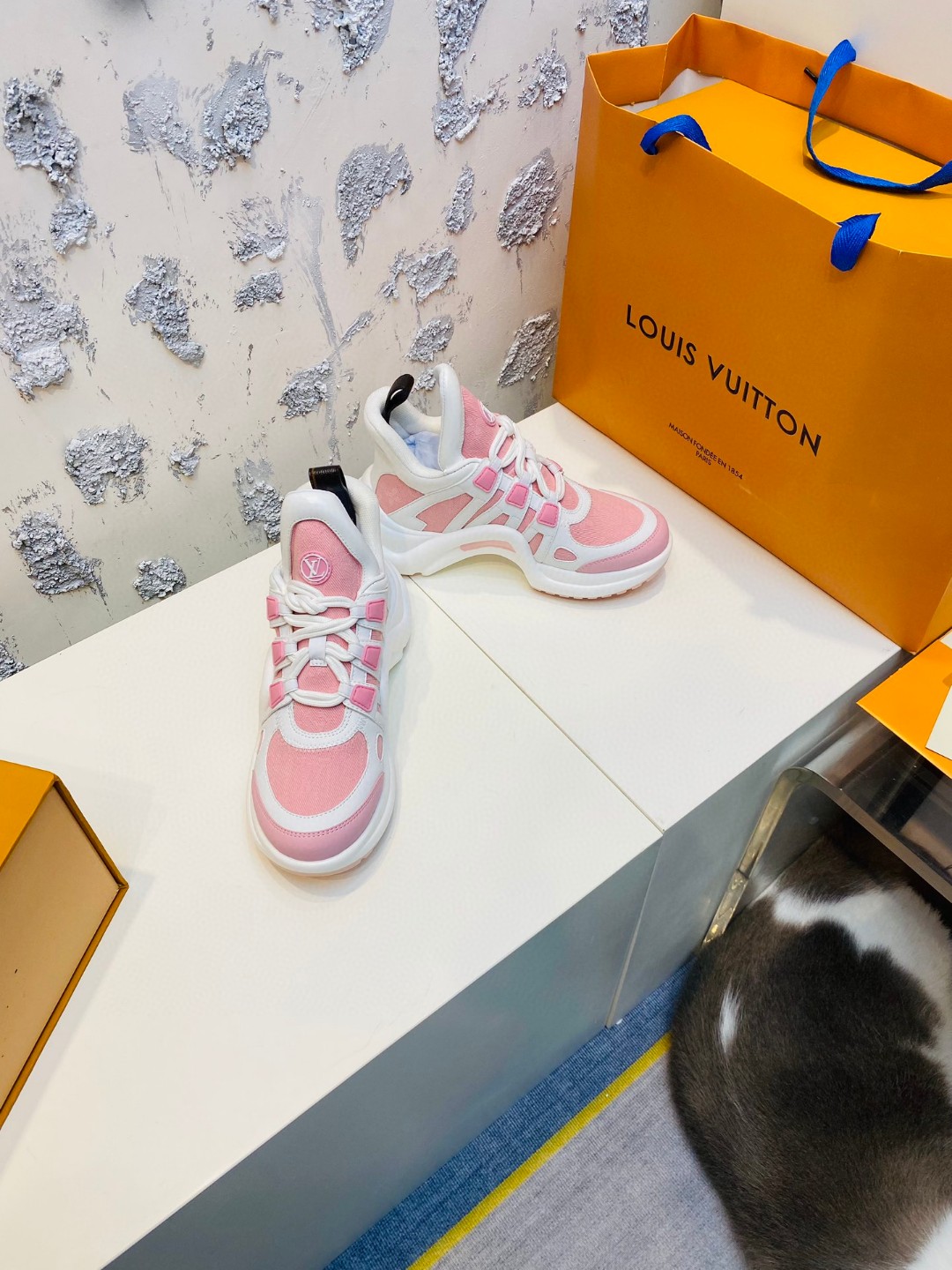 Louis Vuitton Cruise Archlight white pink 