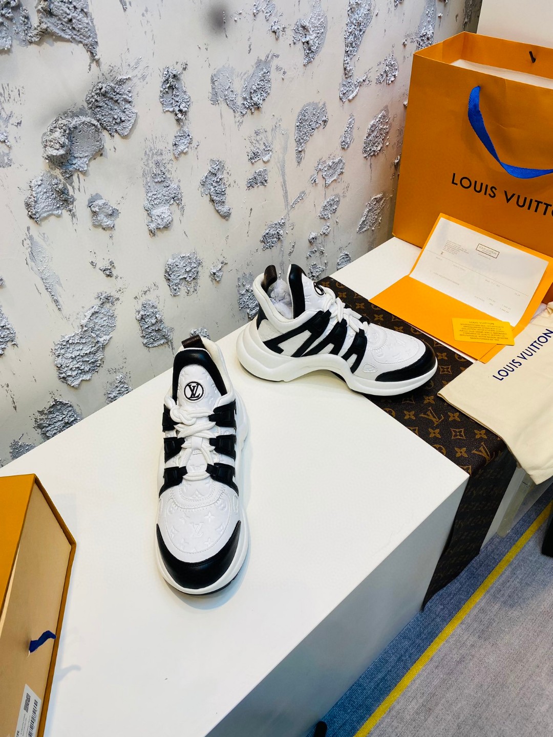 Louis Vuitton Cruise Archlight white black.  