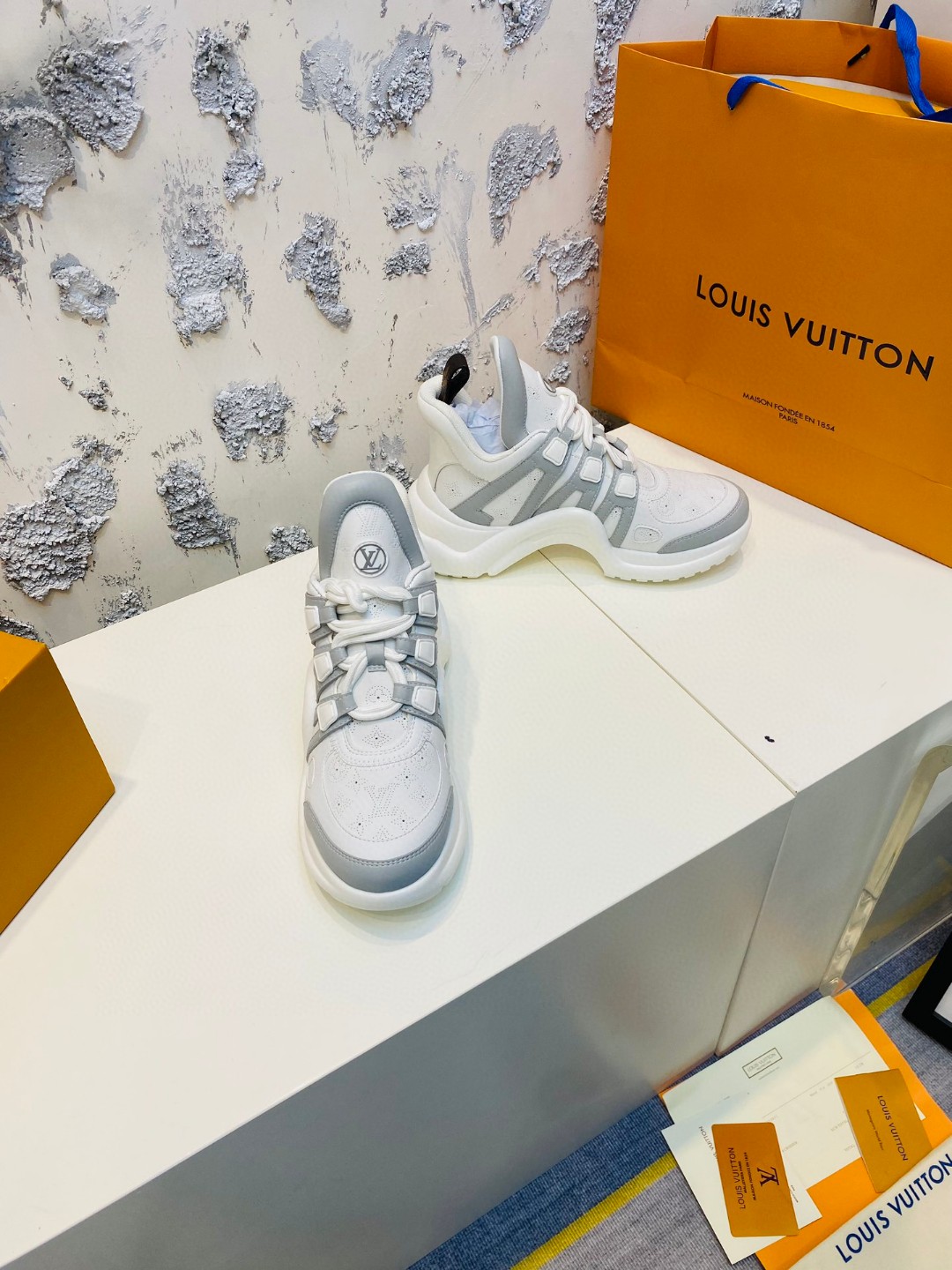 Louis Vuitton Cruise Archlight white grey