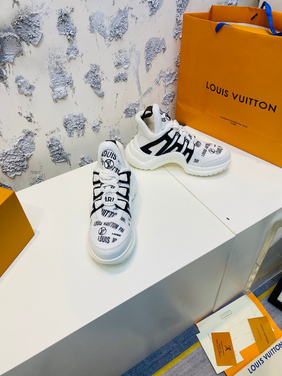 Louis Vuitton Cruise Archlight white black