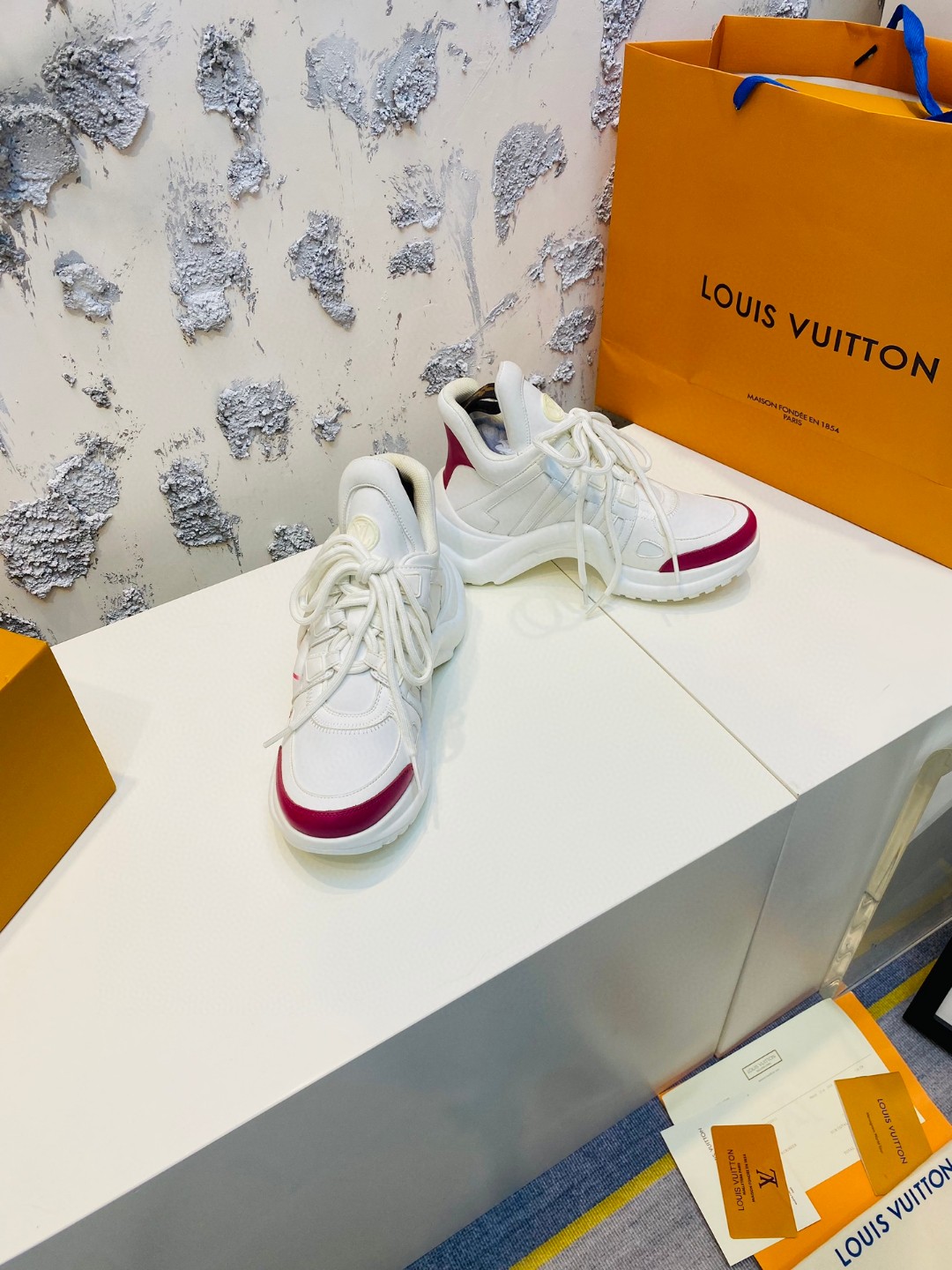 Louis Vuitton Cruise Archlight logo white red