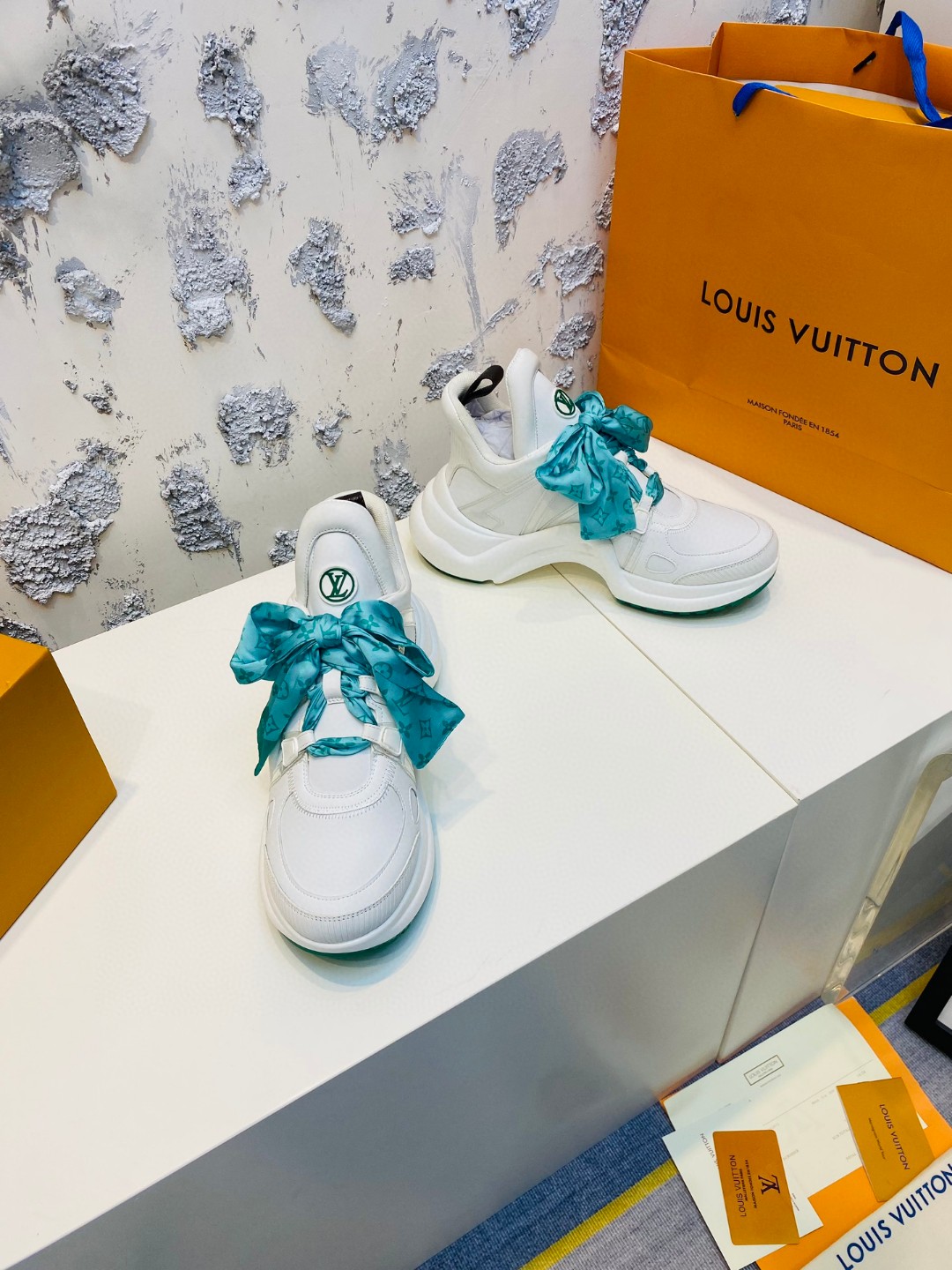 Louis Vuitton Cruise Archlight silk ribbon white blue