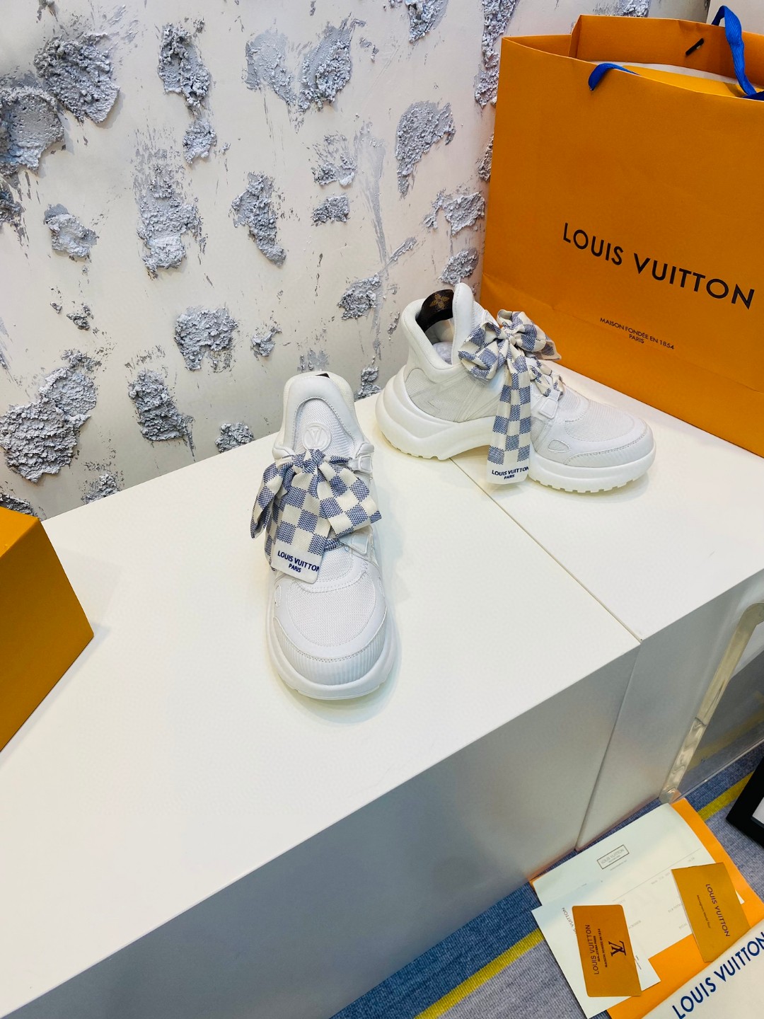 Louis Vuitton Cruise Archlight silk ribbon white grey