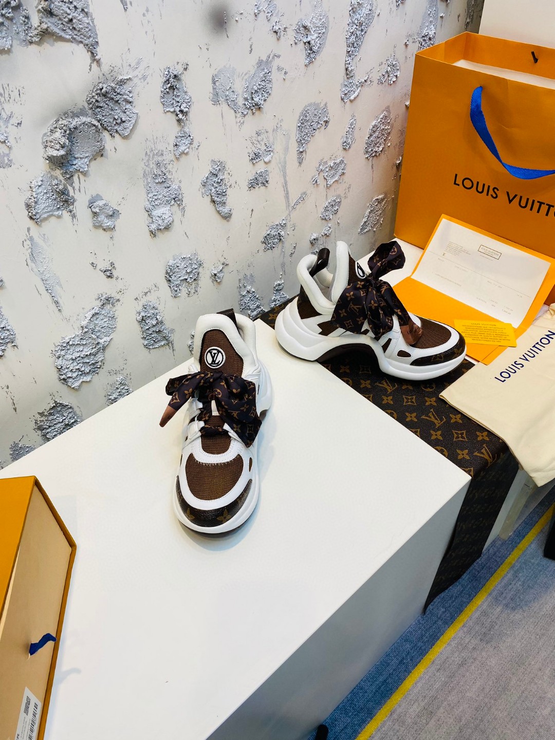 Louis Vuitton Cruise Archlight silk ribbon white brown