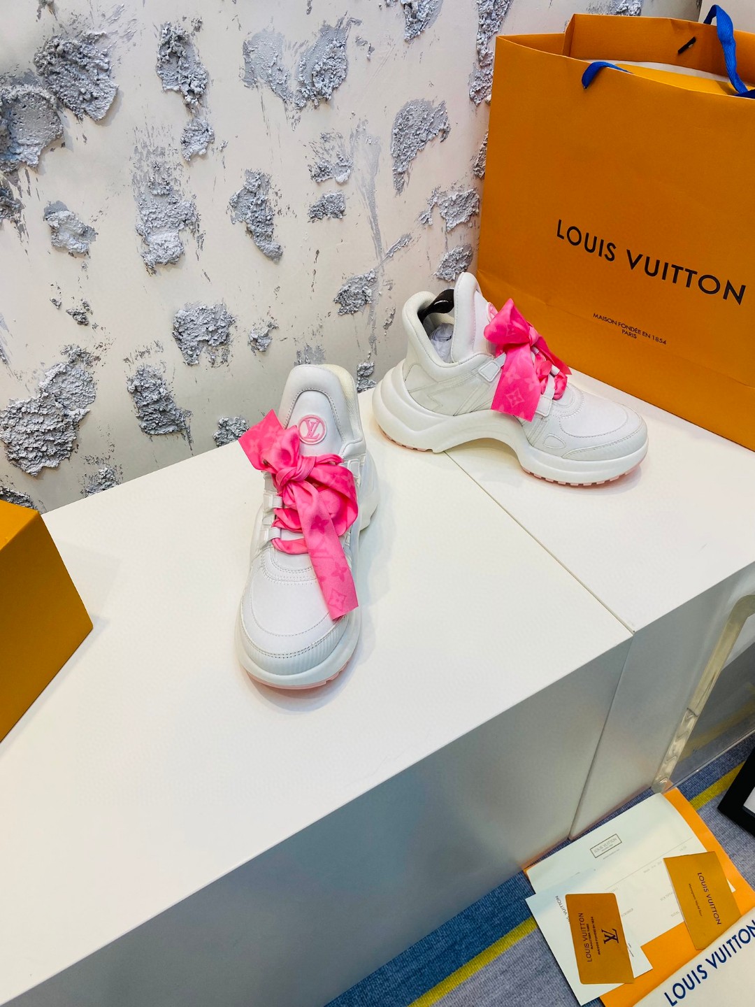 Louis Vuitton Cruise Archlight silk ribbon white pink