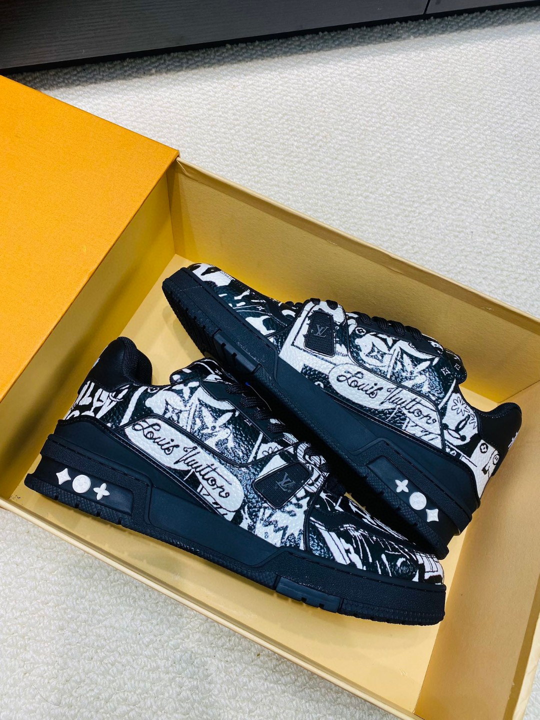 Louis Vuitton Trainer sneakers Camouflage black white