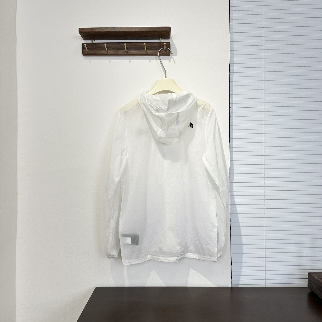 The North Face Sunscreen Clothes white
