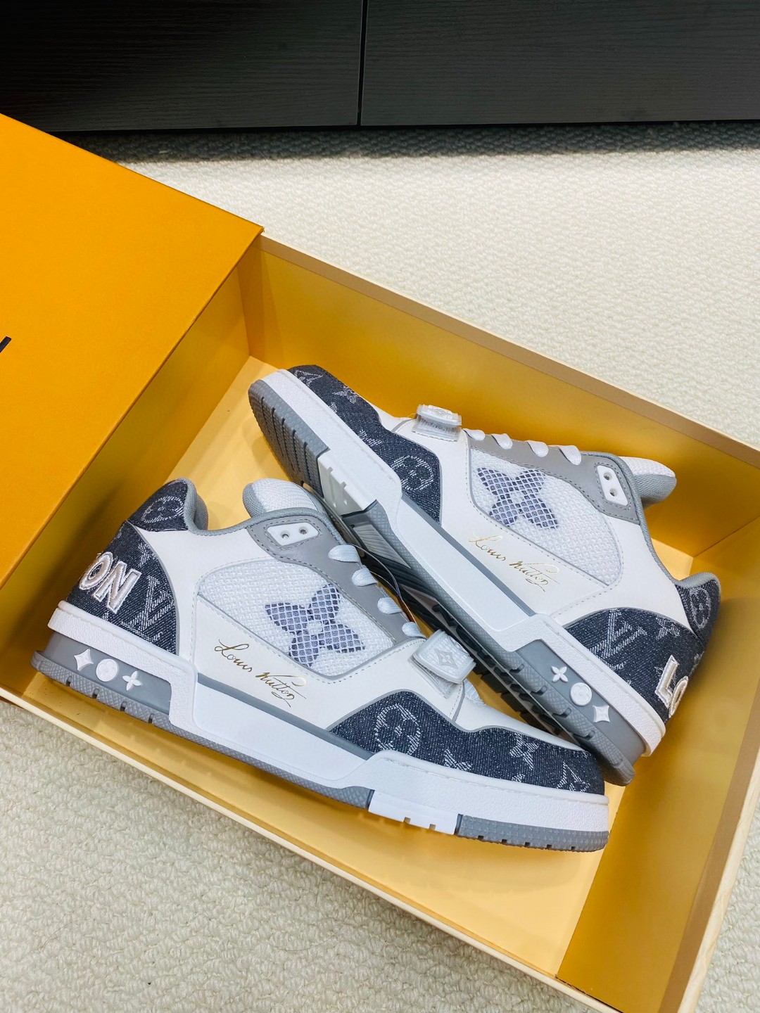 Louis Vuitton X Tyler Trainer HOOk&LOOP sneakers white grey